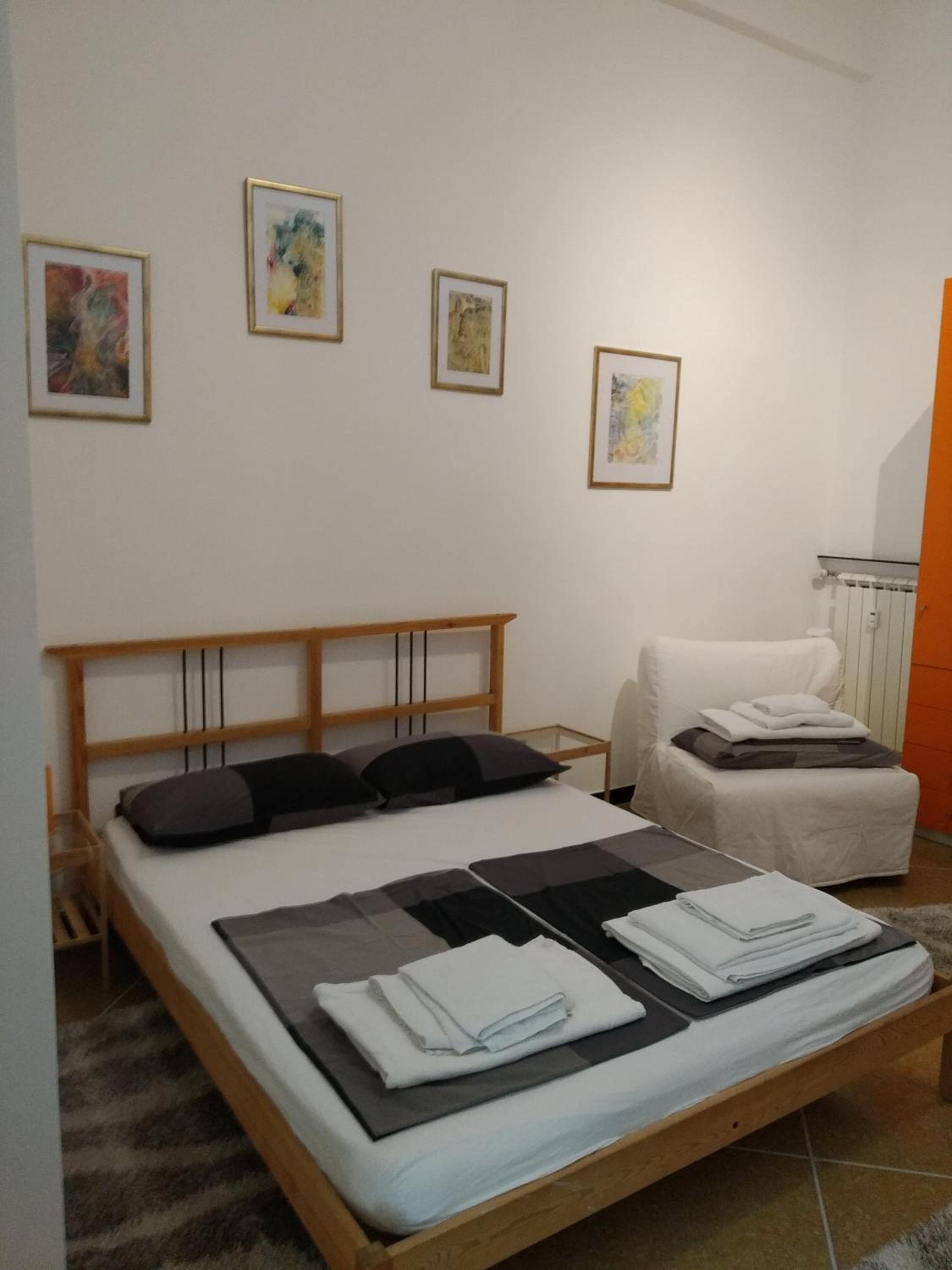 Double Room with En-Suite Bathroom - Photo 7