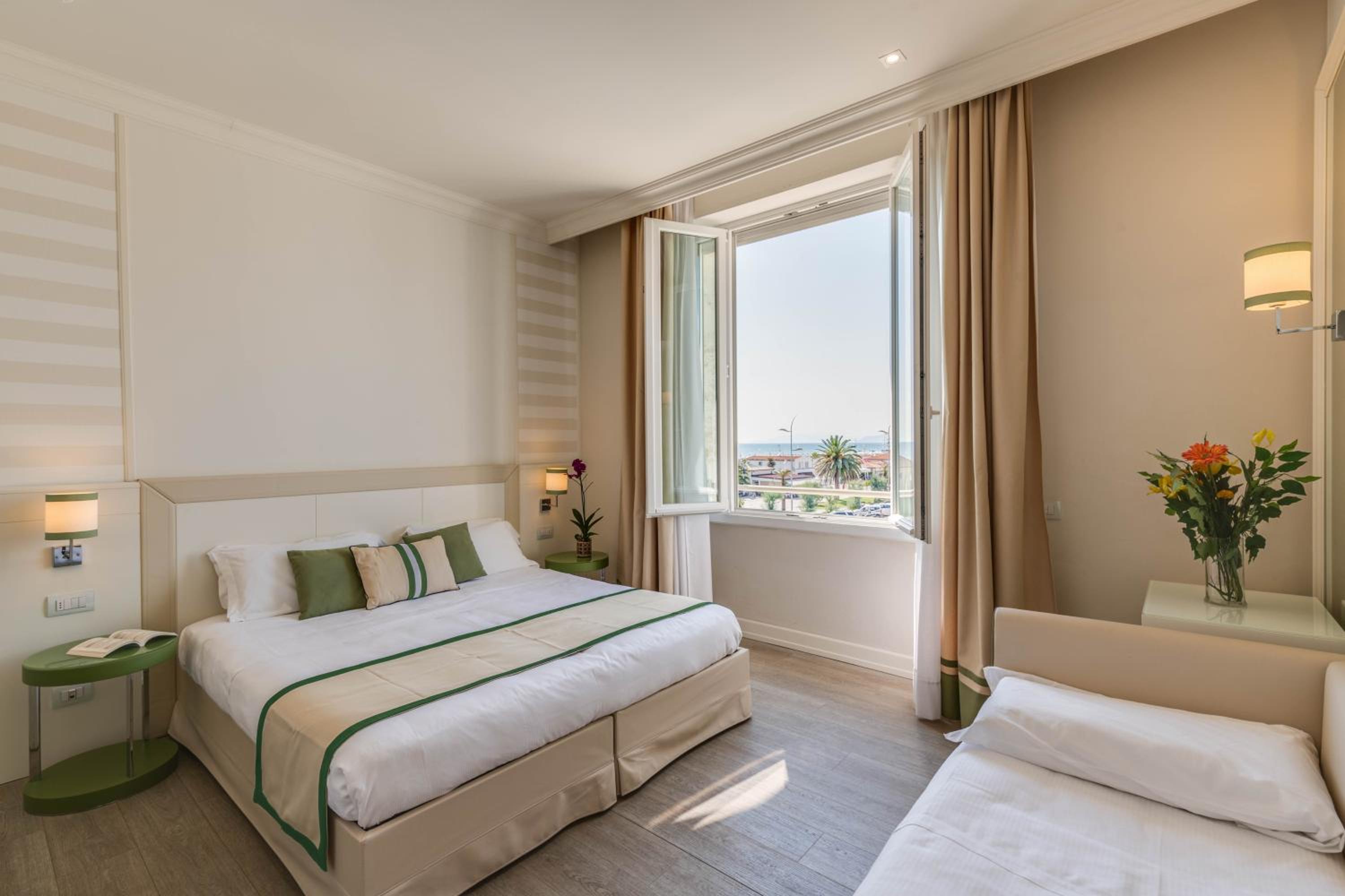 Triple Room with Partial Sea View photo 1