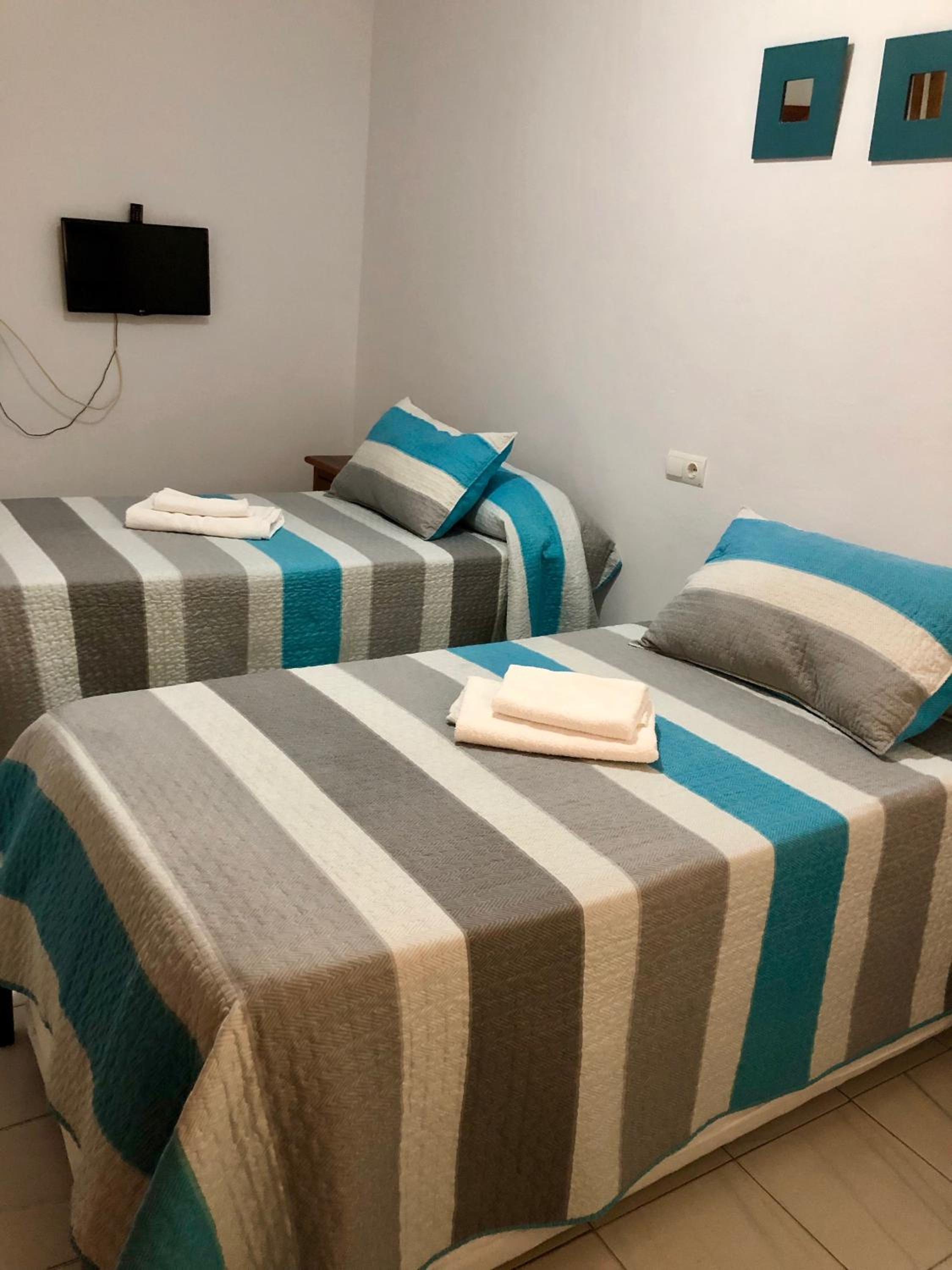 Habitación triple con baño