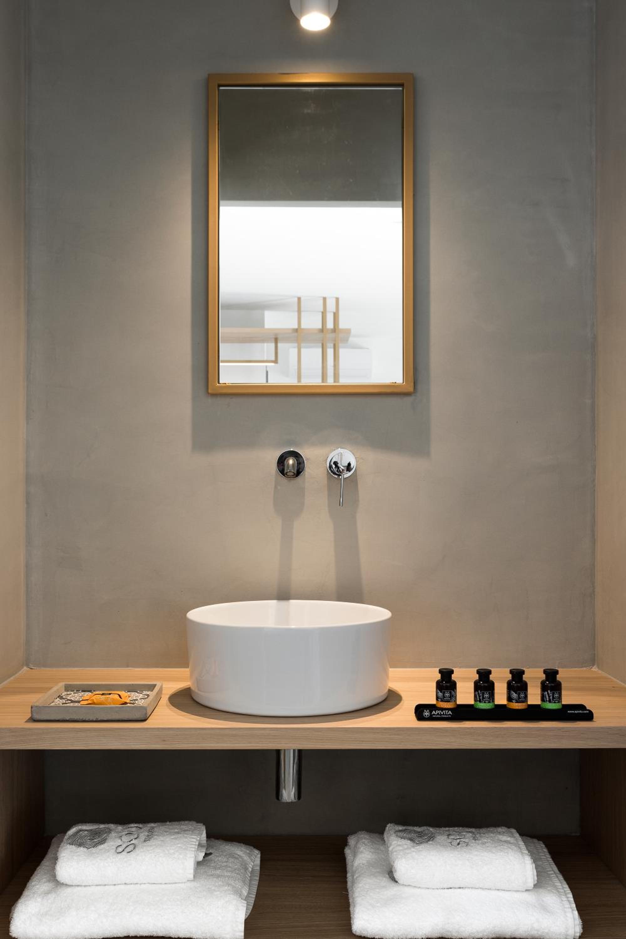 Premium Suite with Sea View and Hot Tub - Photo 3
