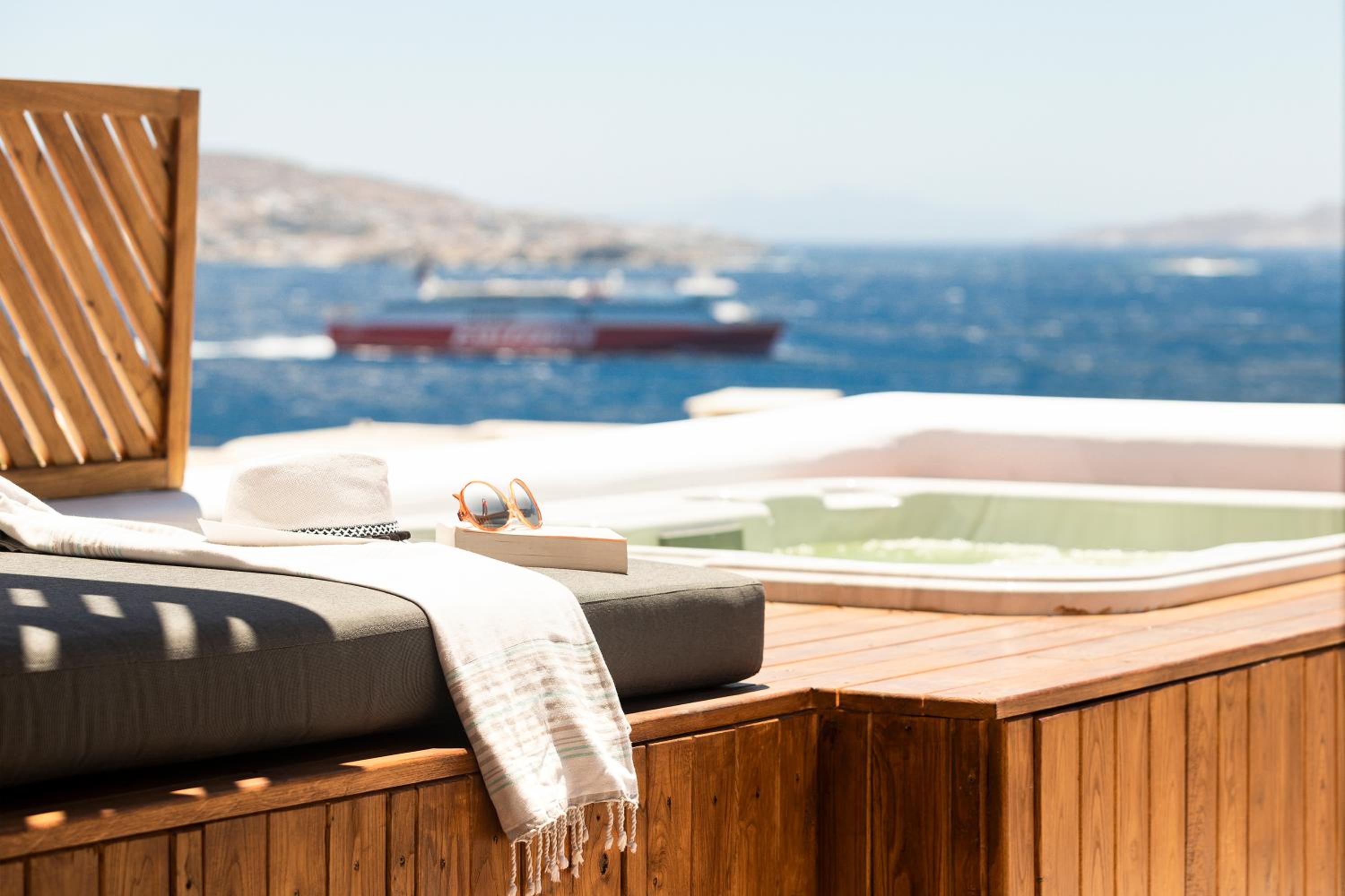 Premium Suite with Sea View and Hot Tub - Photo 8