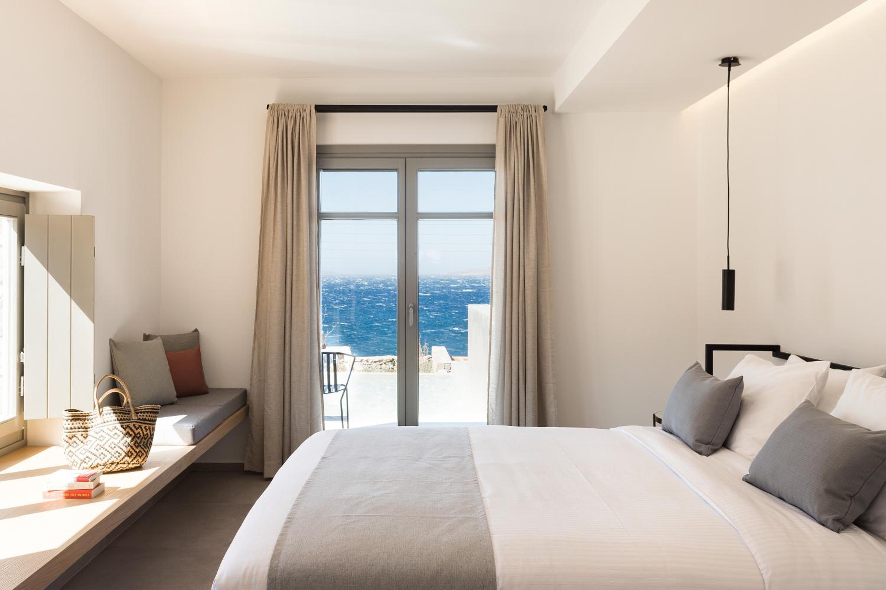 Premium Suite with Sea View and Hot Tub - Photo 11
