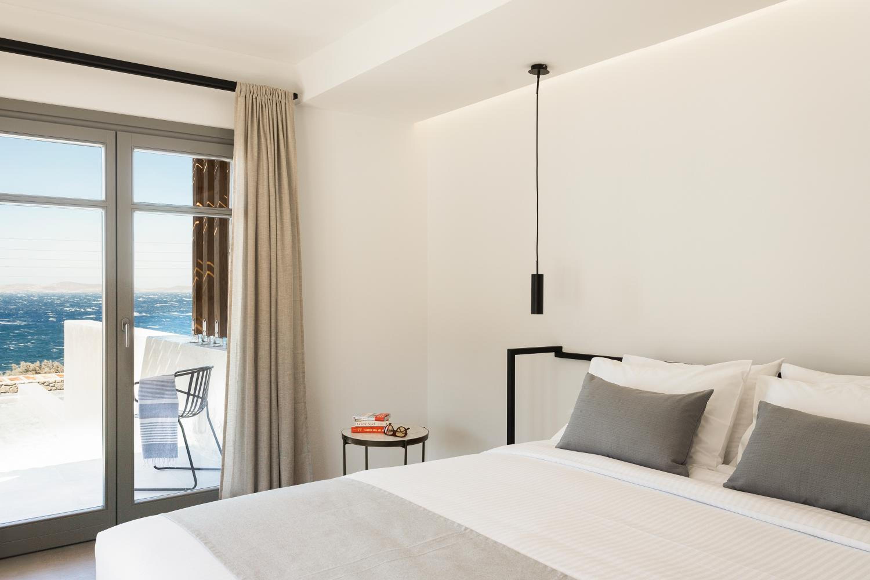 Executive Suite with Sea View and Heated Pool - Photo 20