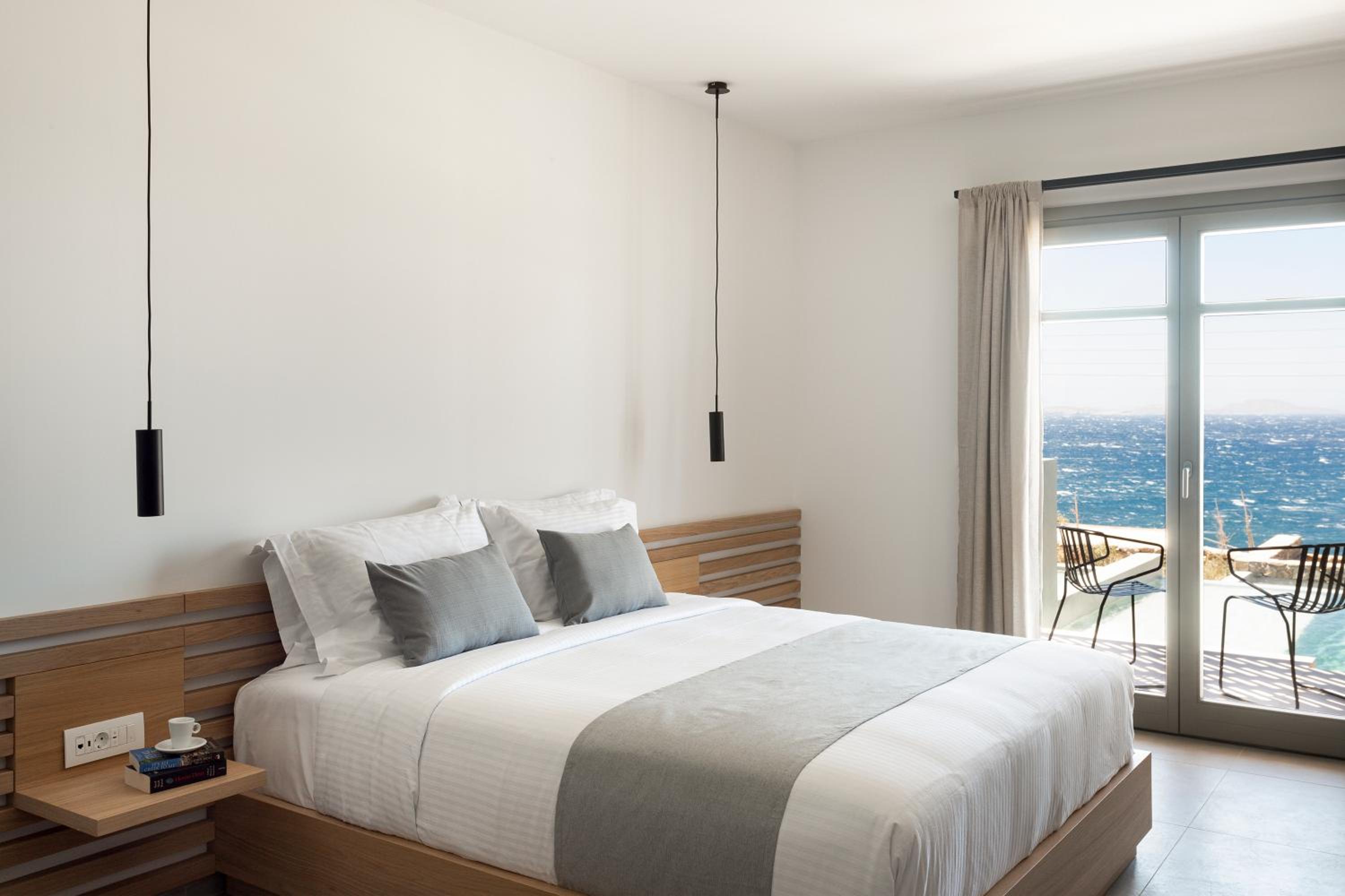 Executive Suite with Sea View and Heated Pool - Photo 19