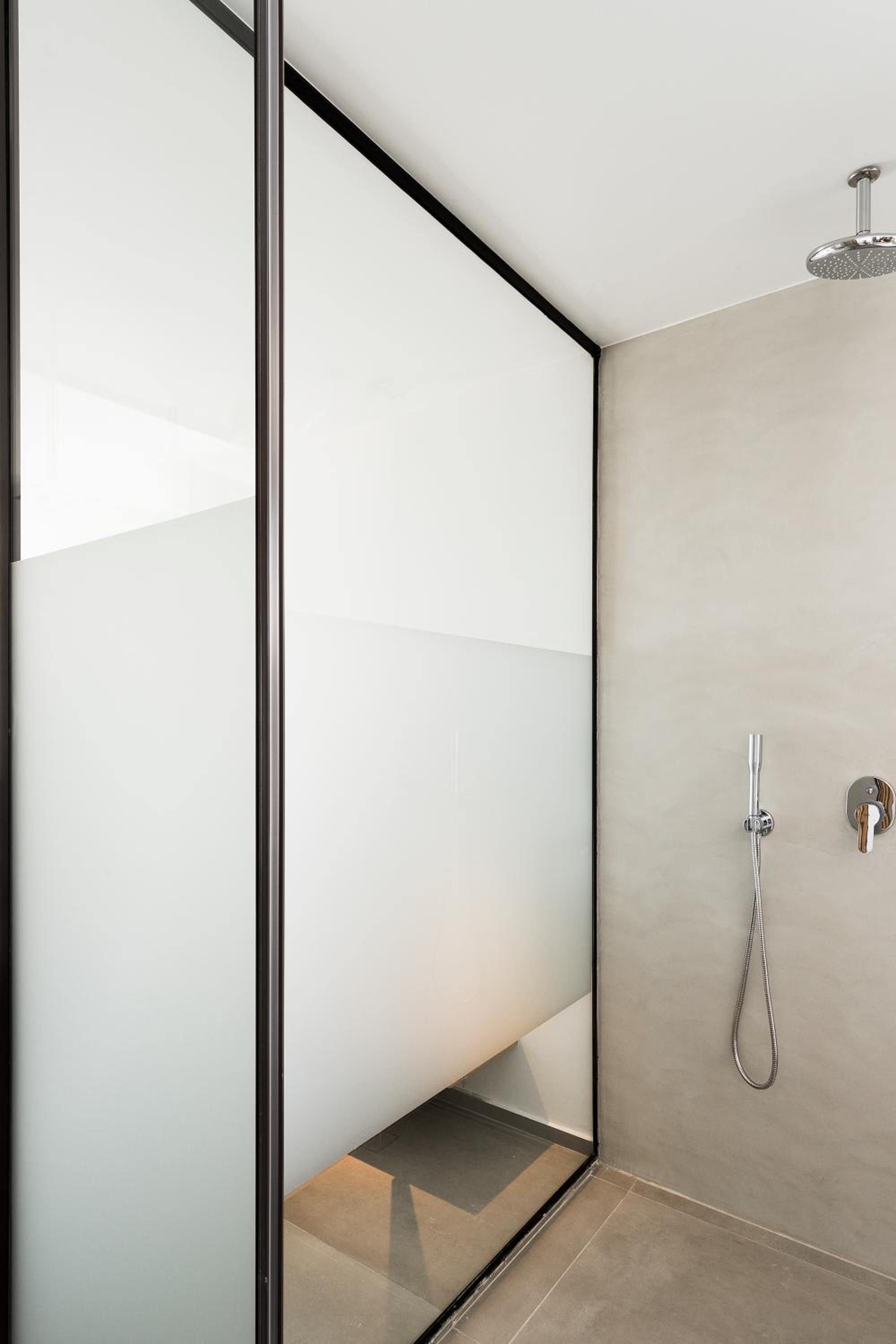 Executive Suite with Sea View and Heated Pool - Photo 15
