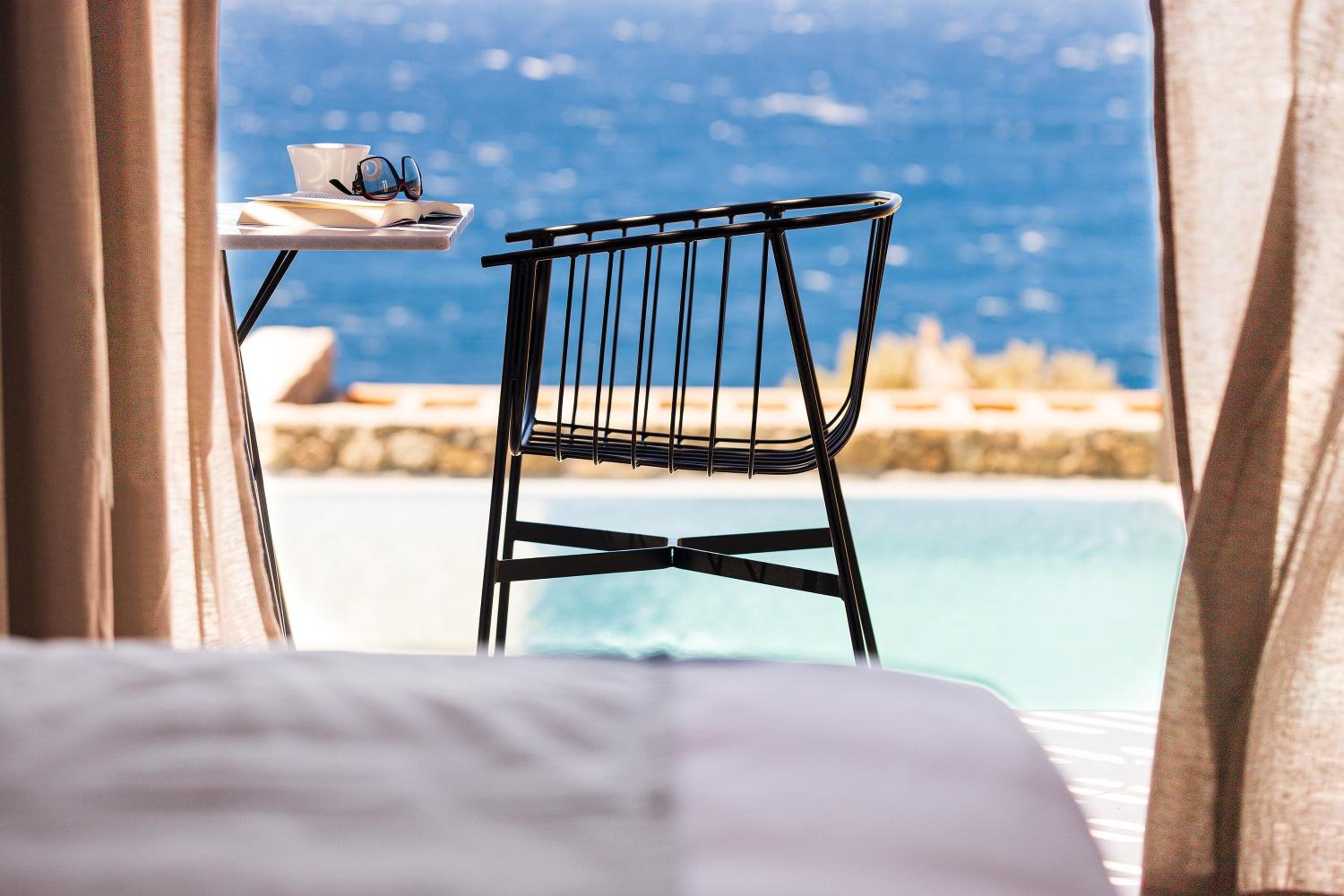 Deluxe Suite with Private Pool and Sea View - Photo 18