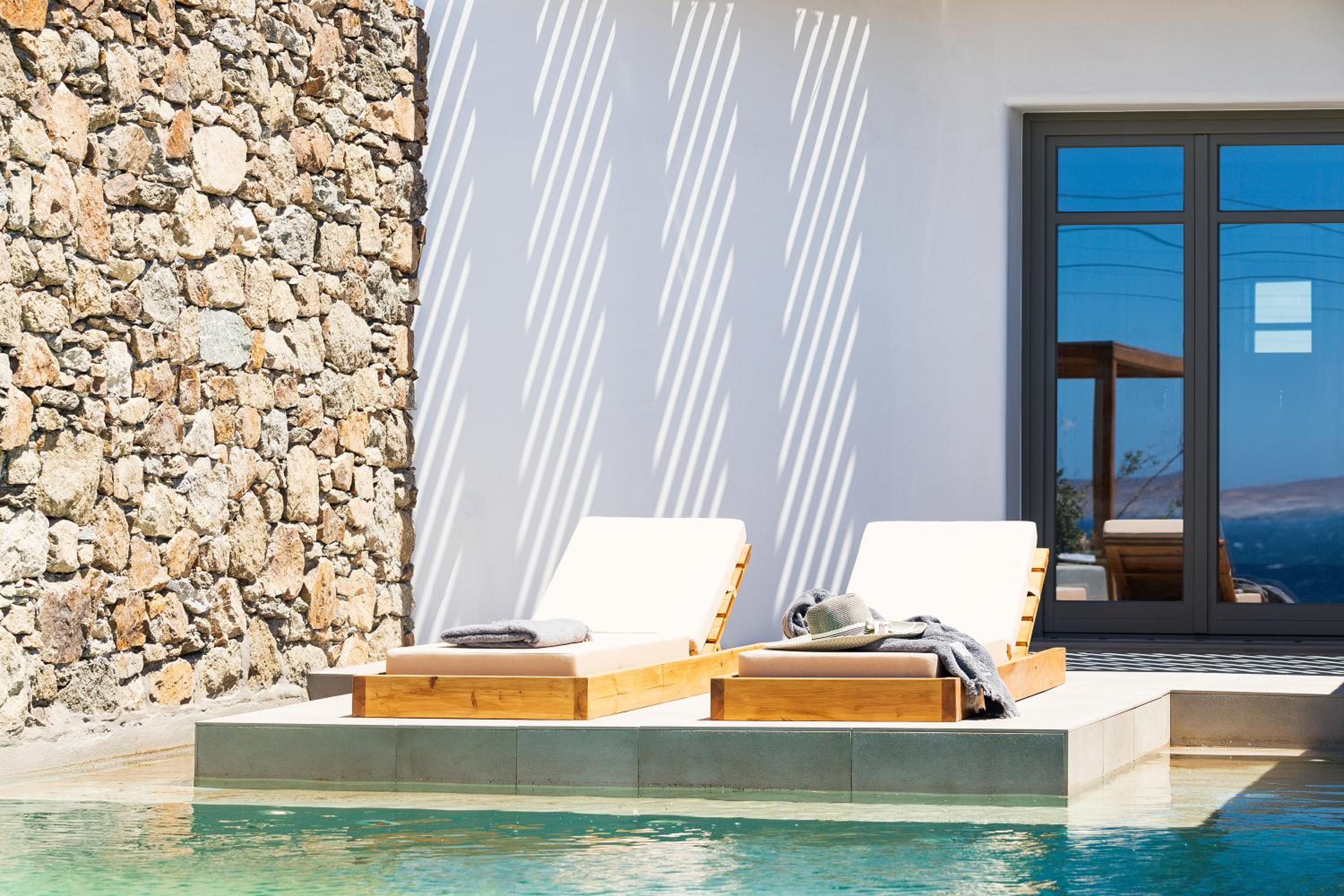 Deluxe Suite with Private Pool and Sea View - Photo 17
