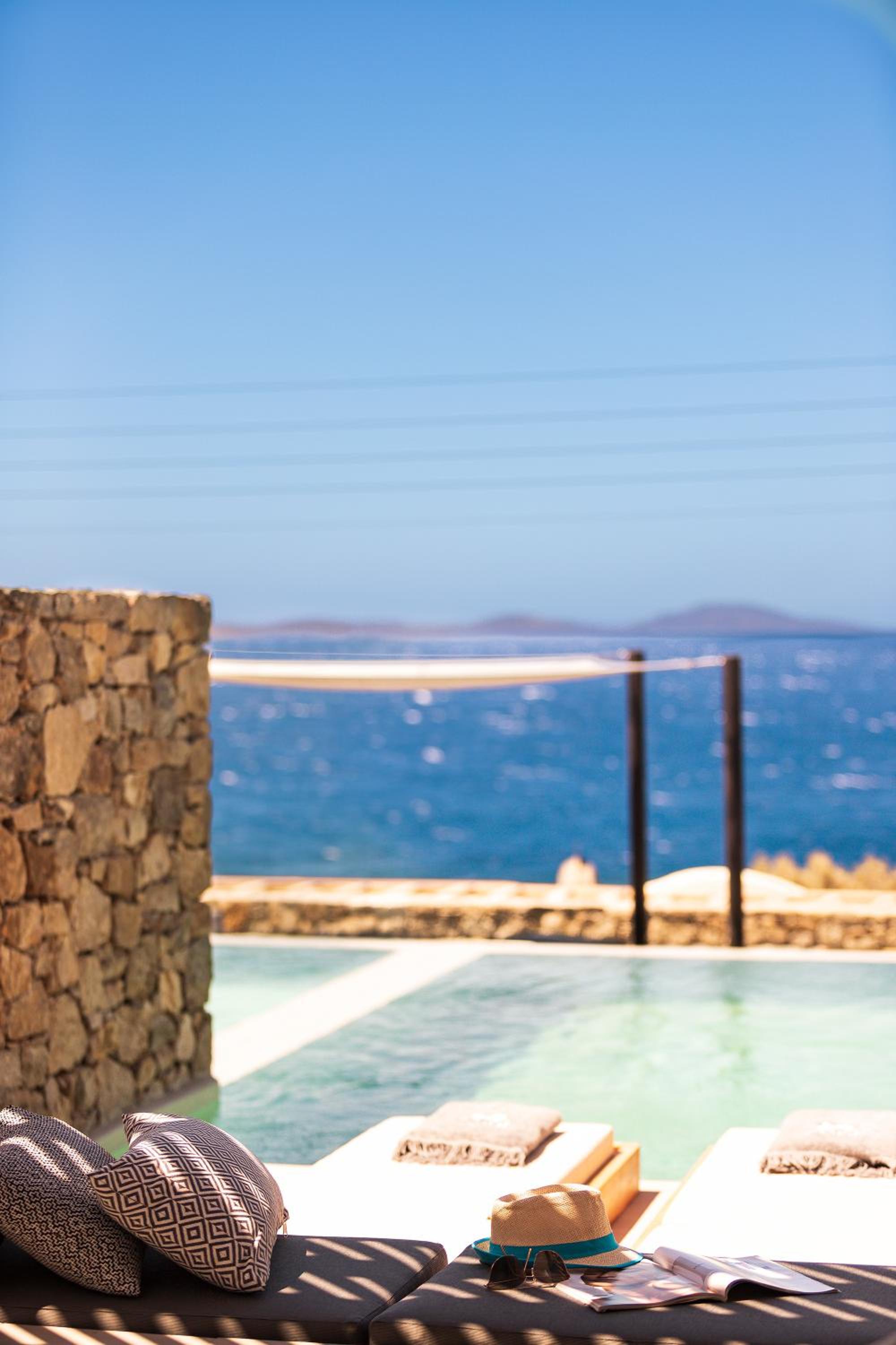 Deluxe Suite with Private Pool and Sea View - Photo 15