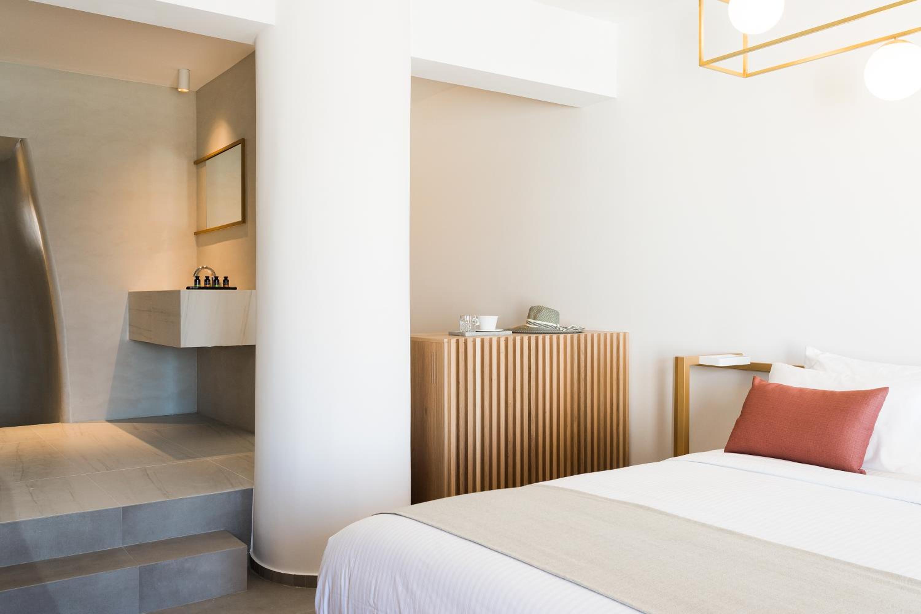 Deluxe Suite with Private Pool and Sea View - Photo 4