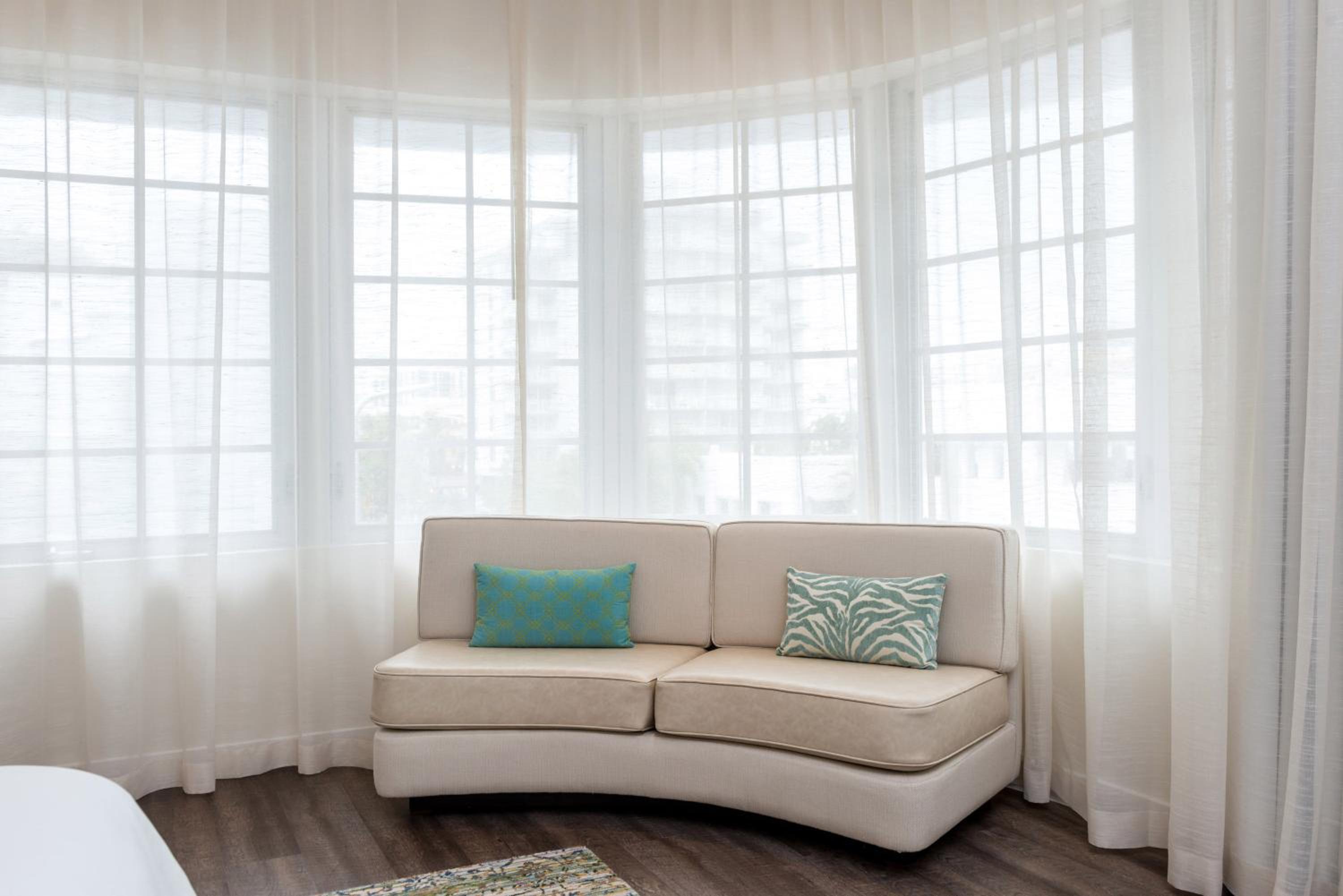 Premier Corner Suite - Photo 10