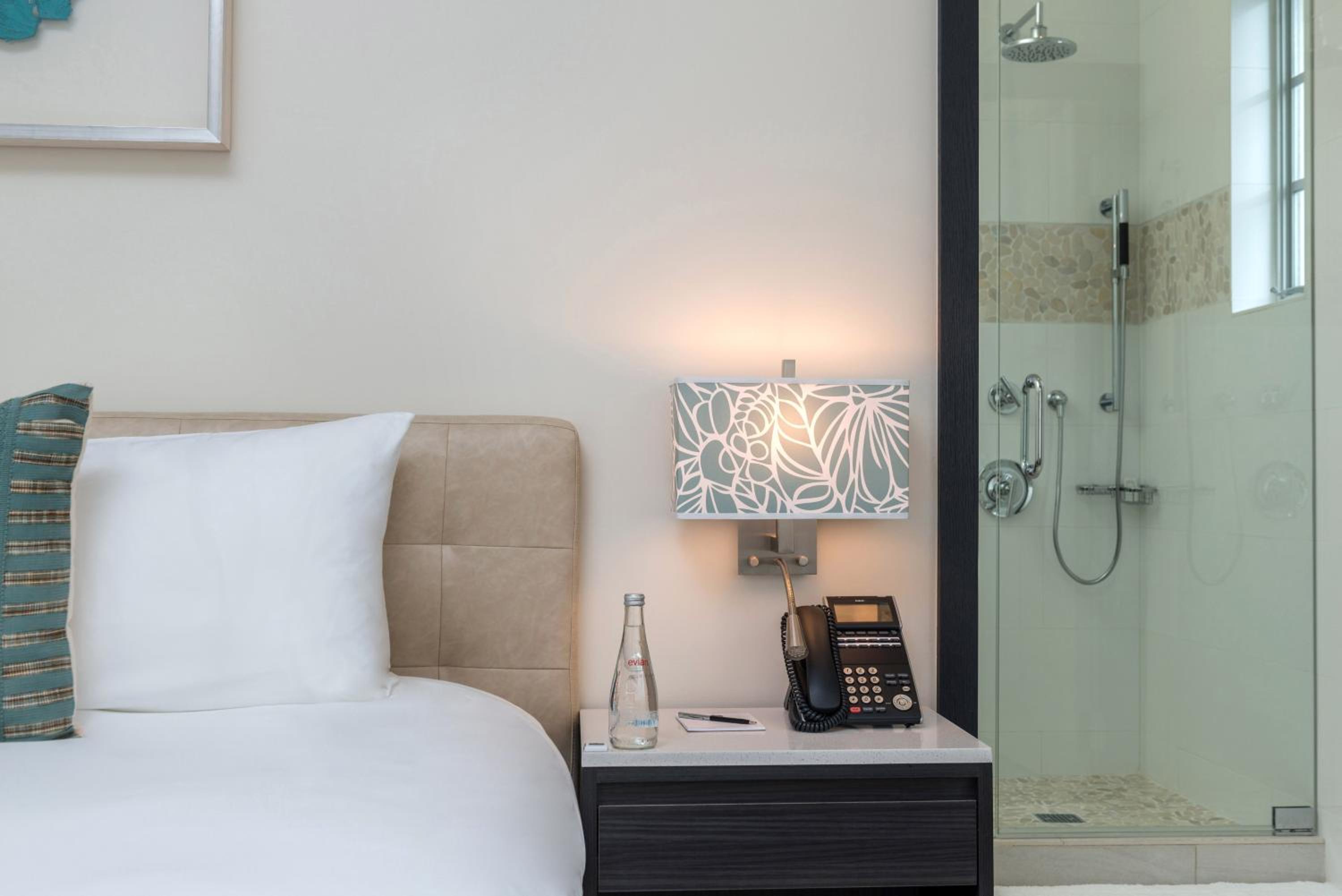Premier Corner Suite - Photo 11
