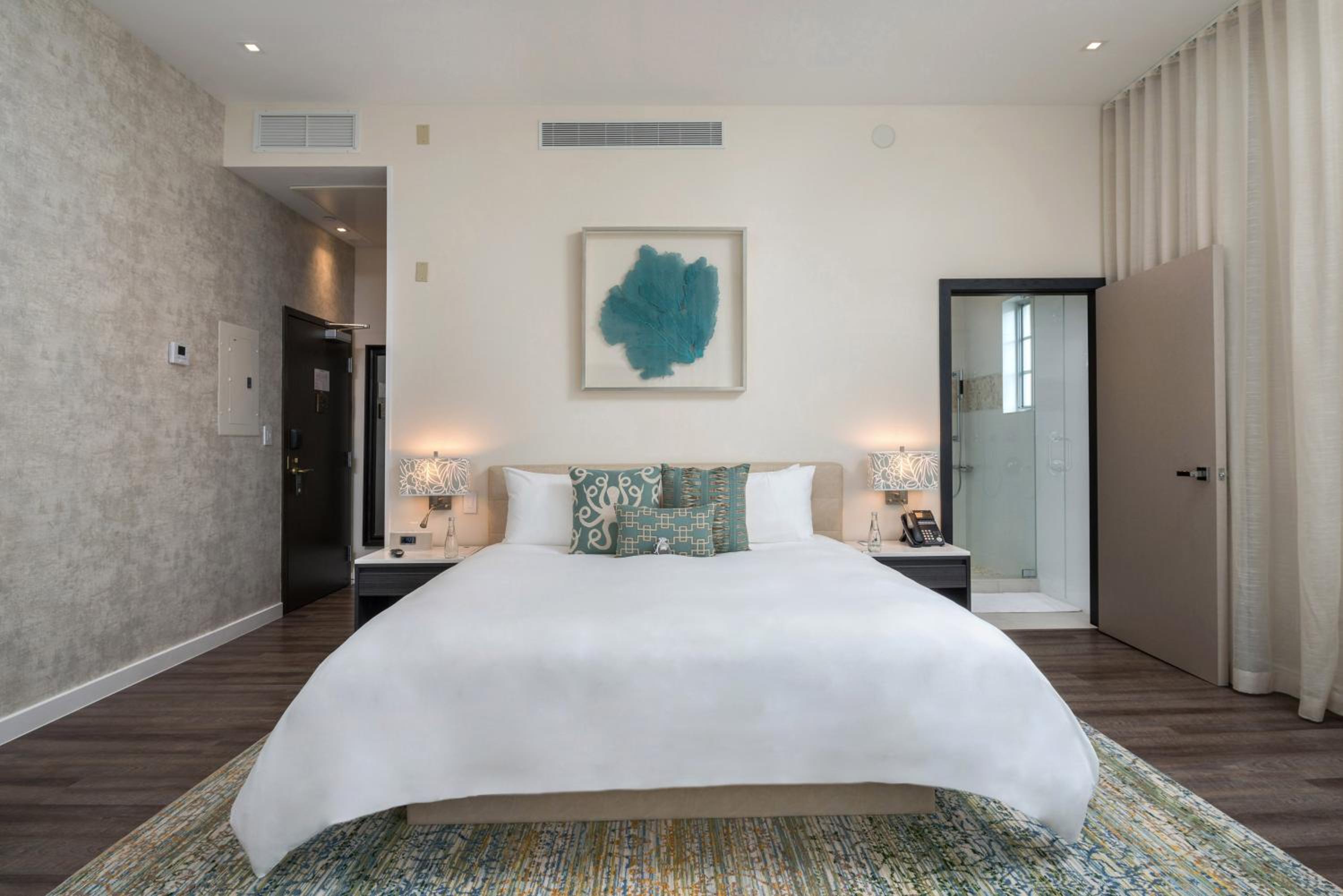Premier Corner Suite - Photo 12