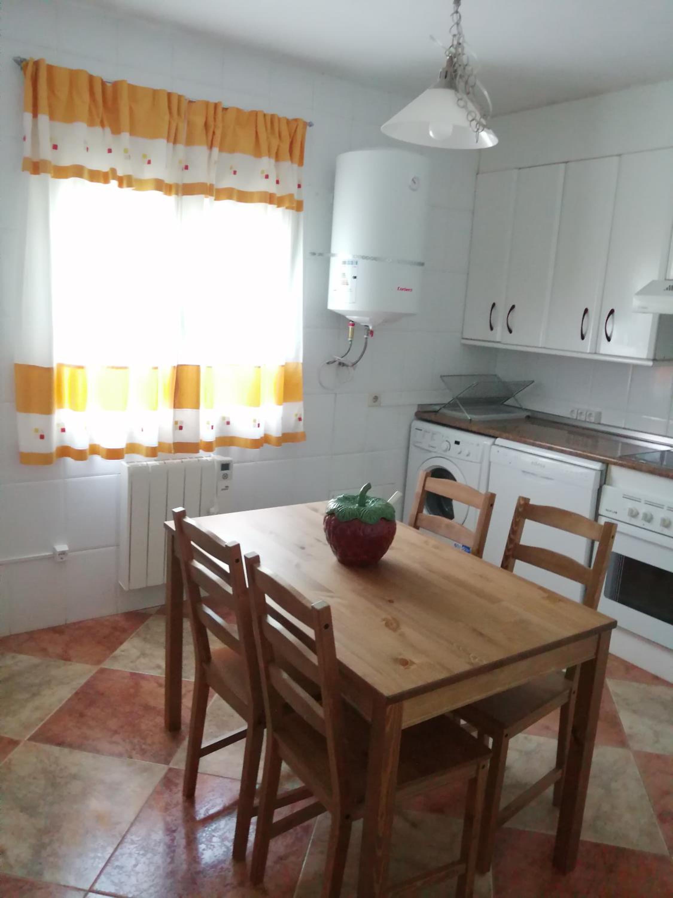 Five-Bedroom House photo 2