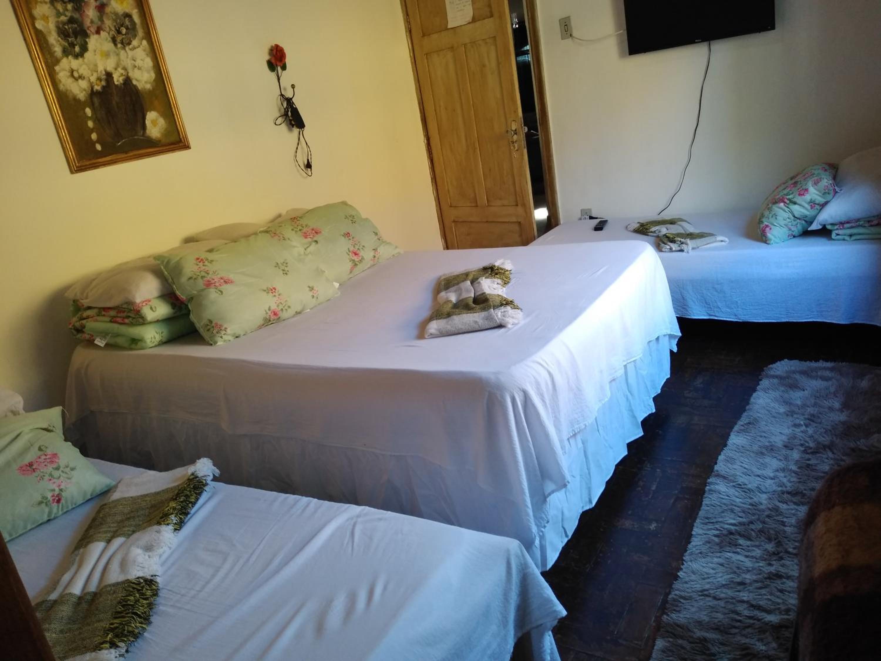Quadruple Room with Bathroom - Photo 1
