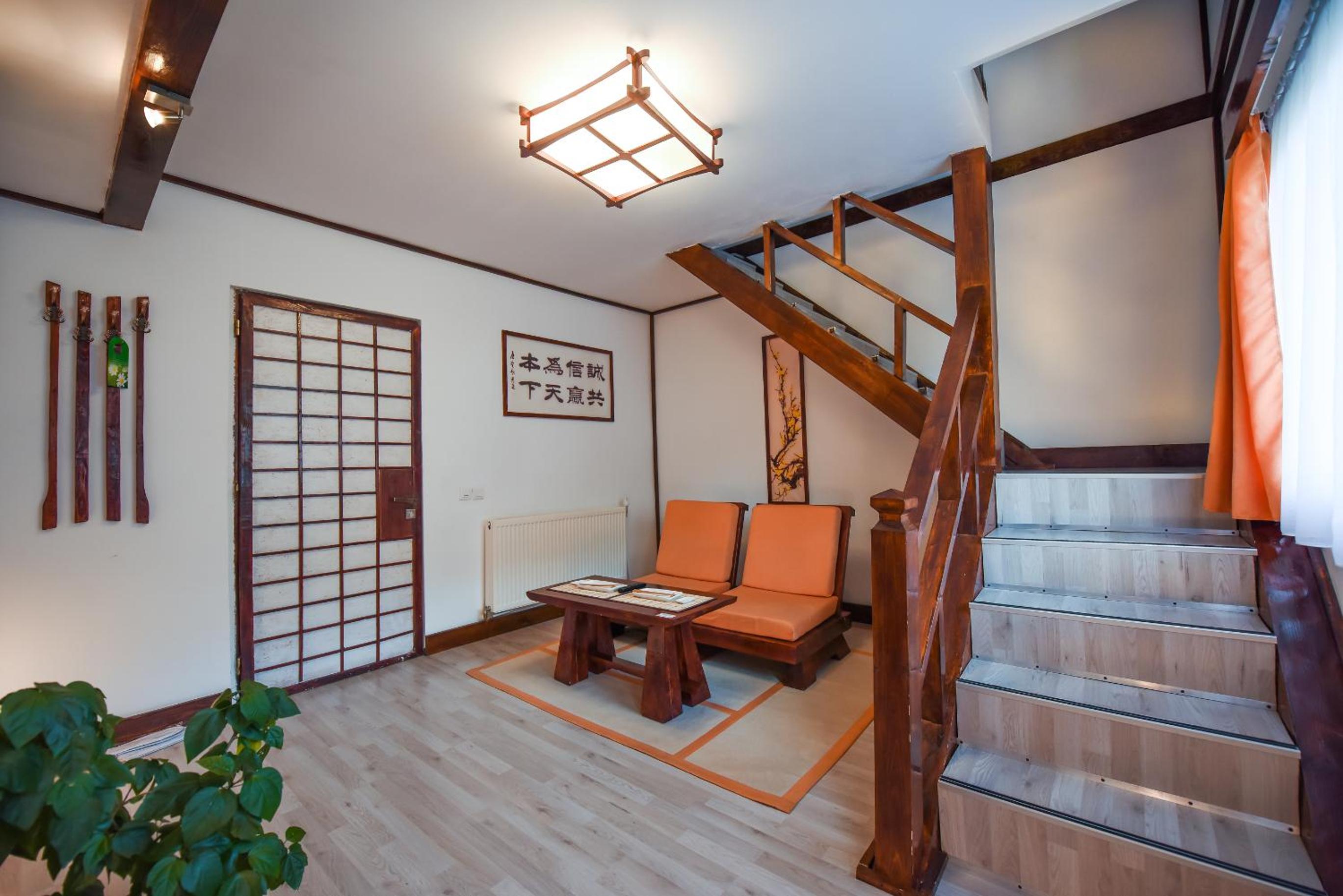 Orange Suite - Split Level photo 1