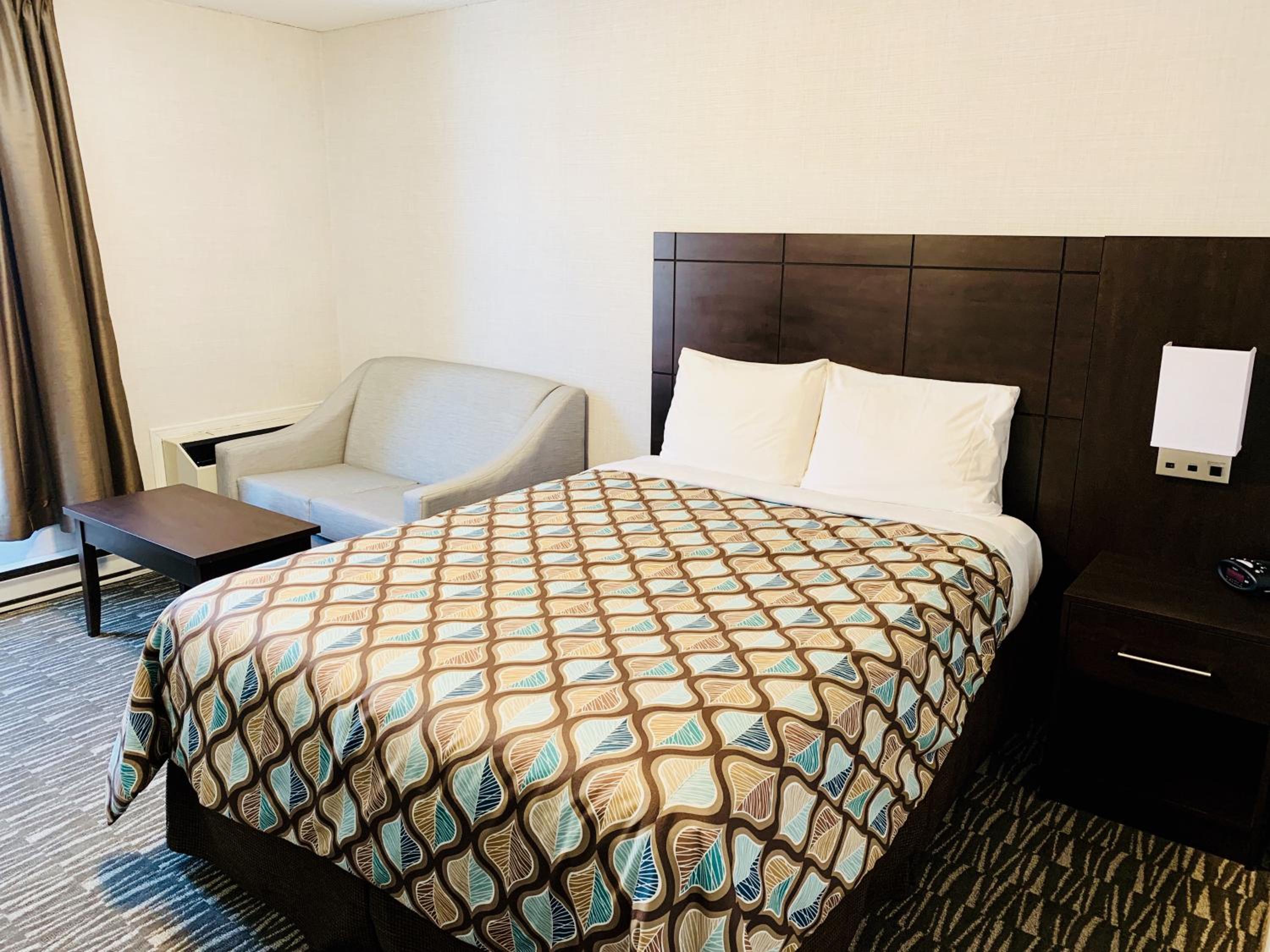 Deluxe Inn — photo 42