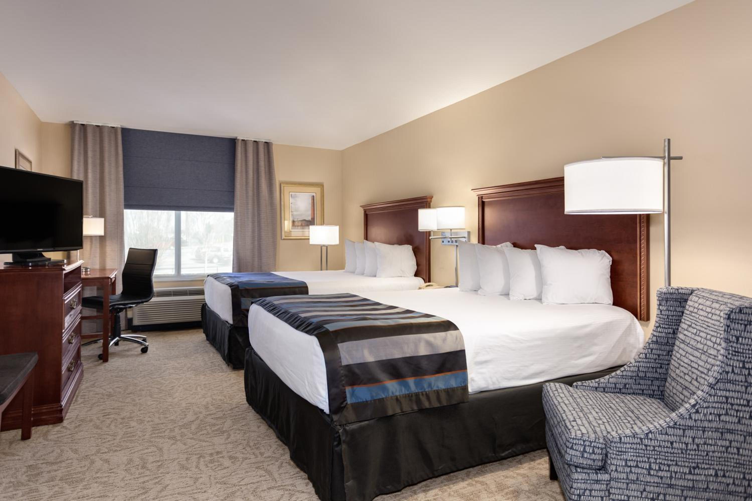 Queen Room With Two Queen Beds And Mobility/Hearing Impaired Access - Non-Smoking