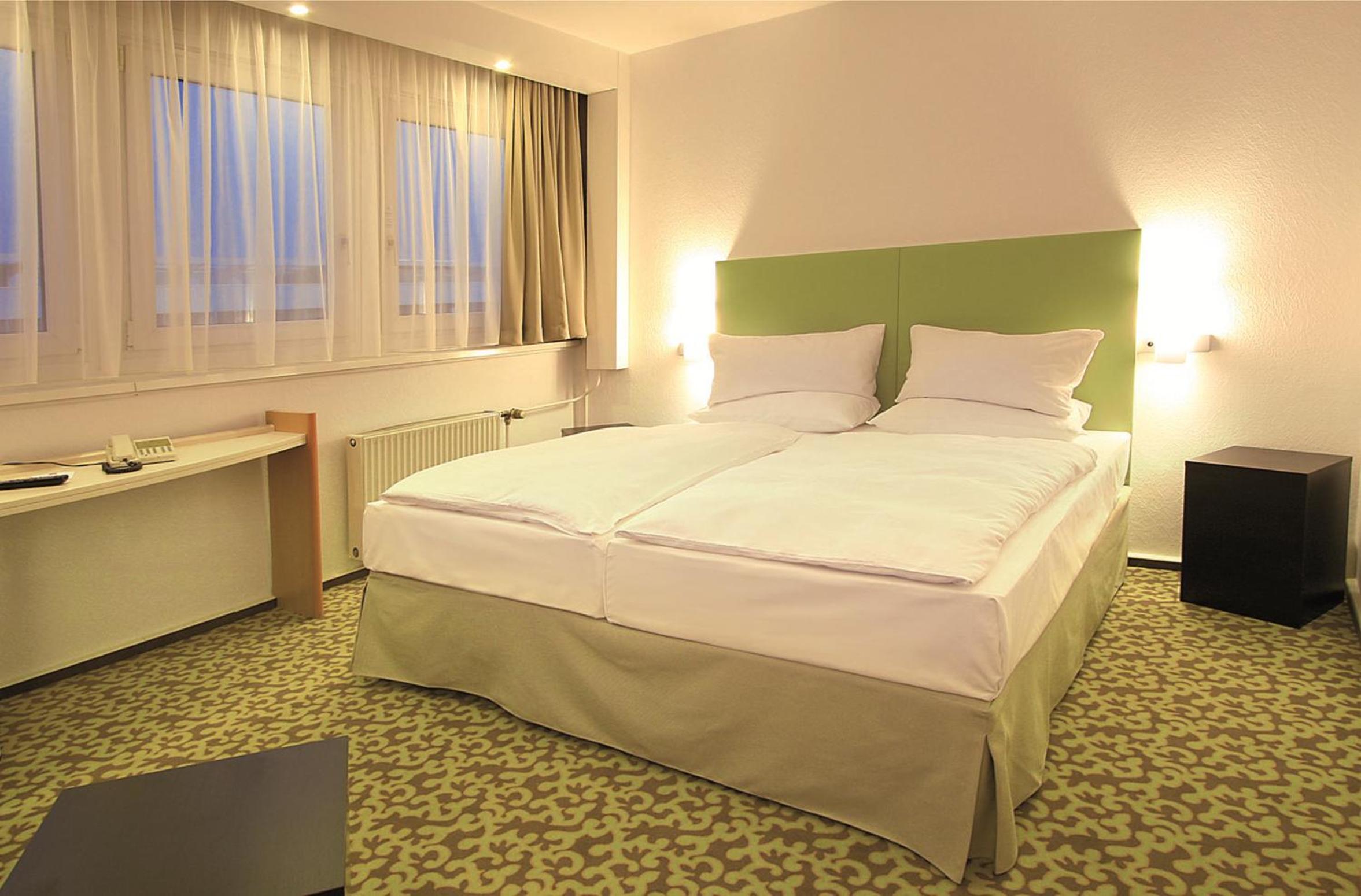 Standard Double Room with Sofa - Photo 1
