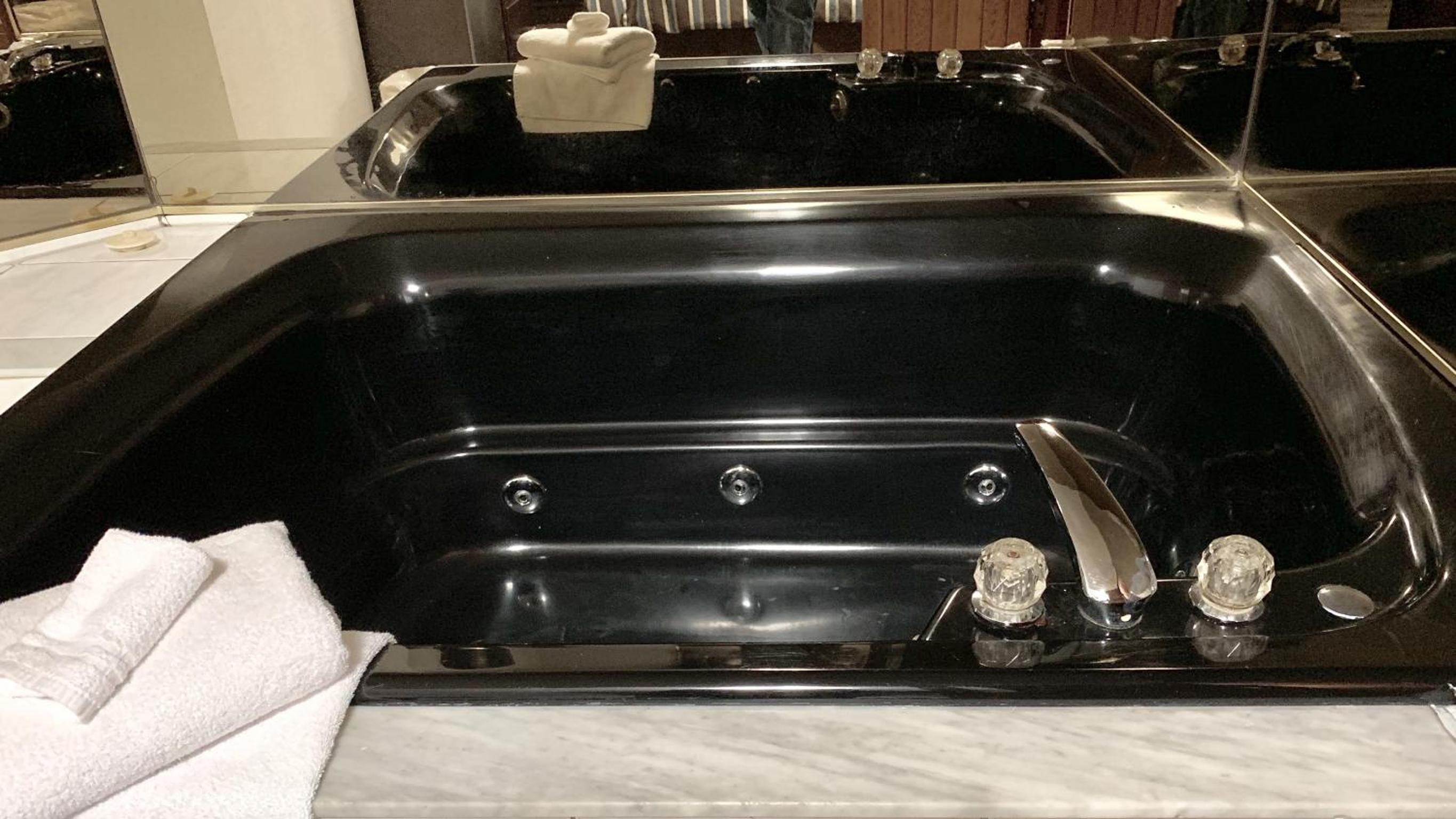 Deluxe Inn — photo 34