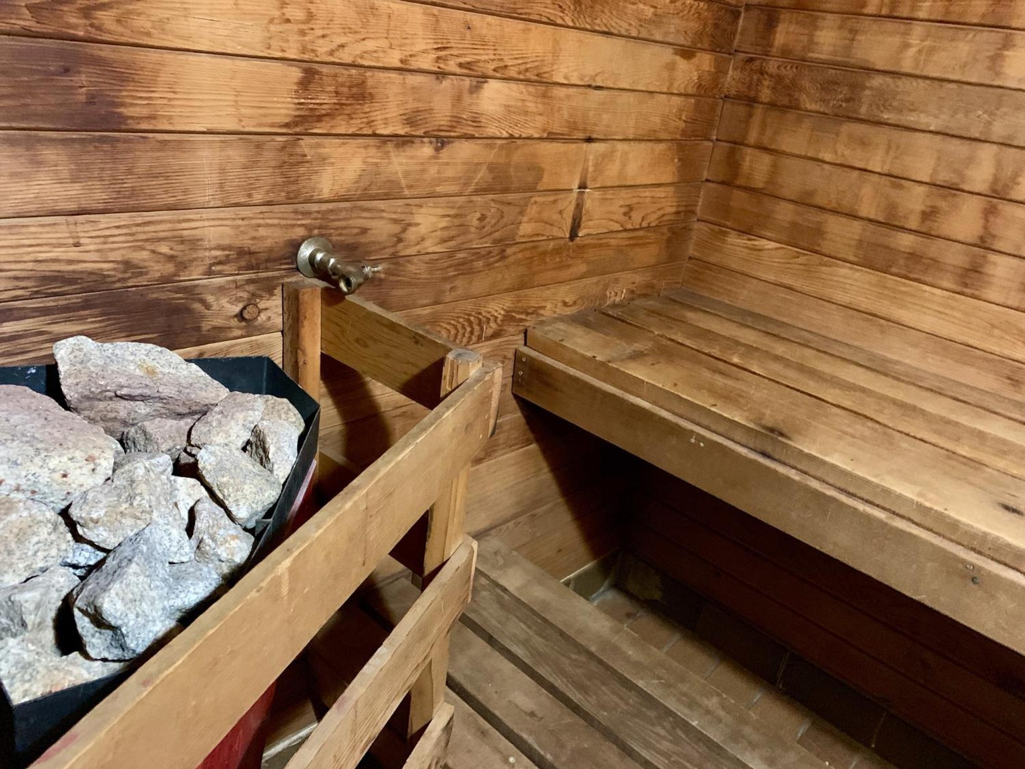 Deluxe Inn — photo 39