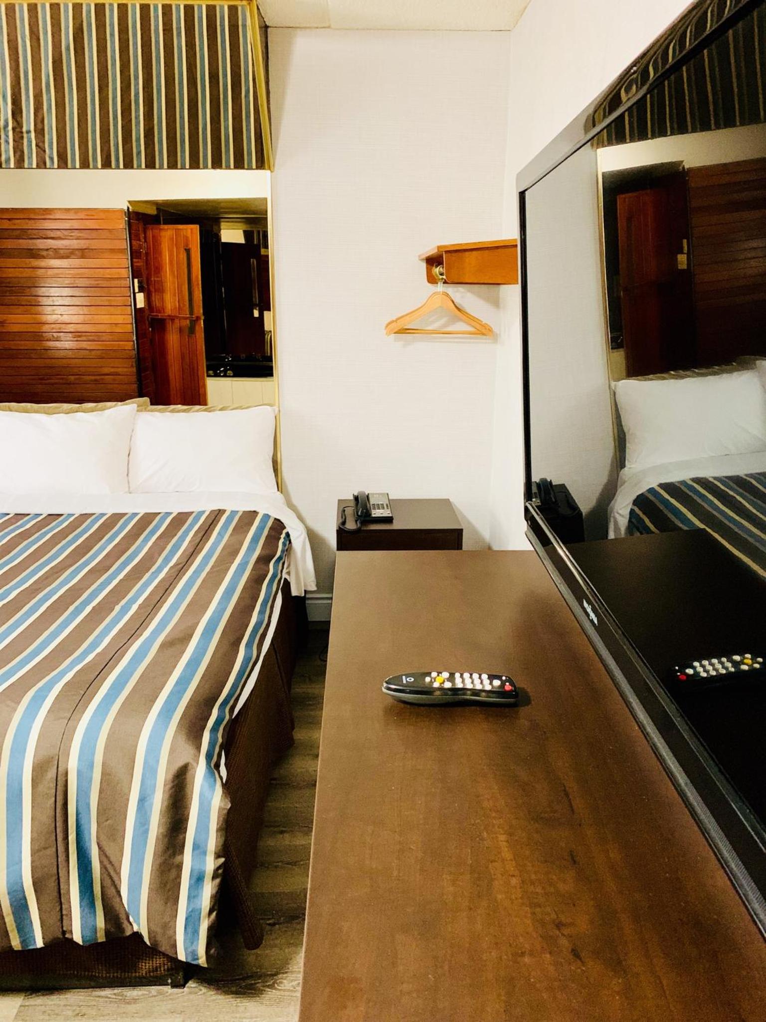 Deluxe Inn — photo 31