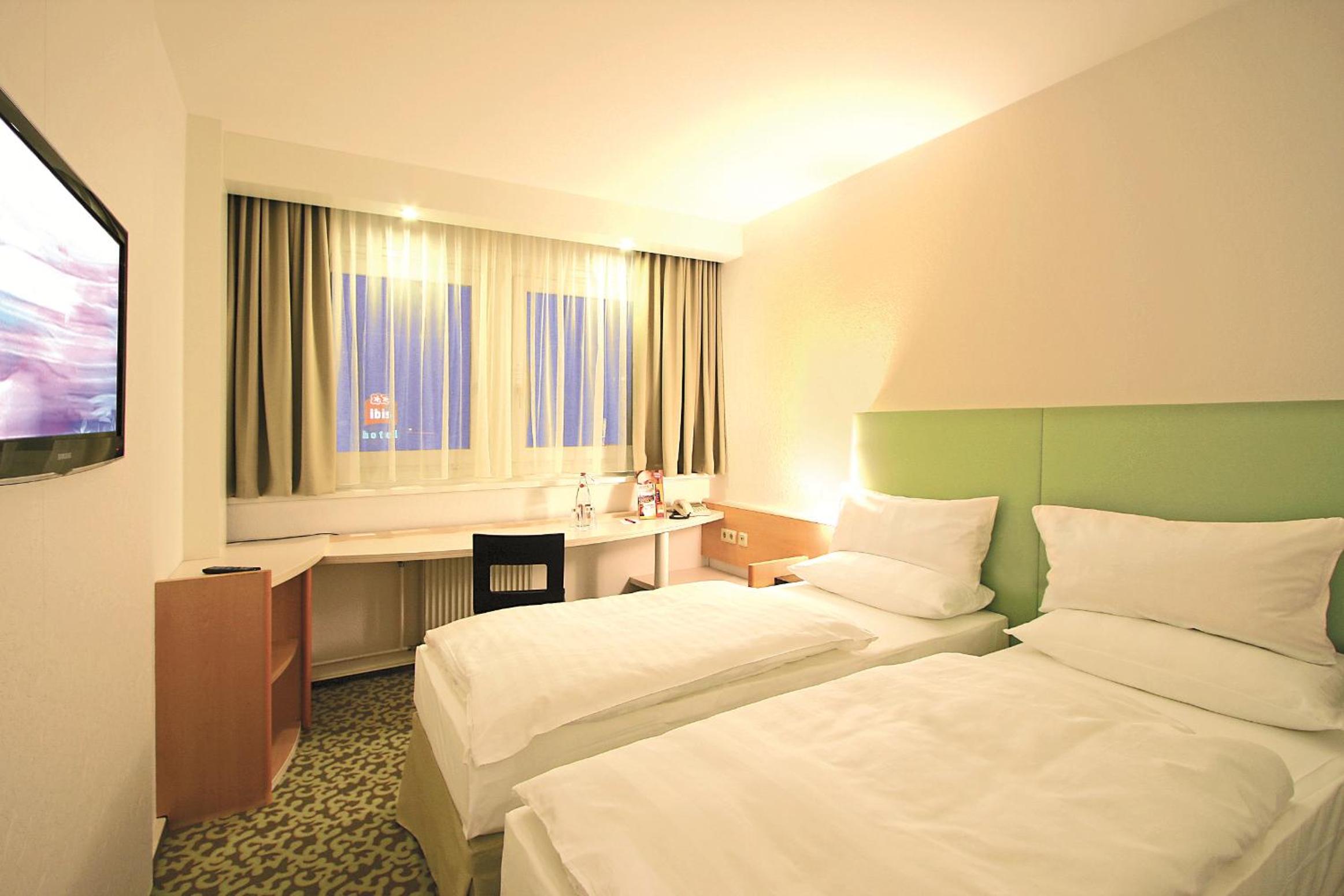 Standard Twin Room - Photo 1