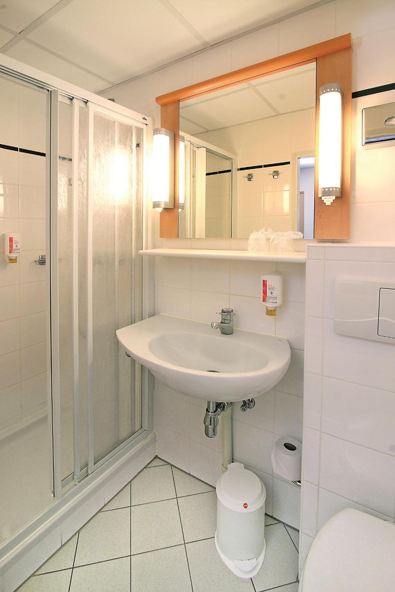 Standard Double Room - Photo 5