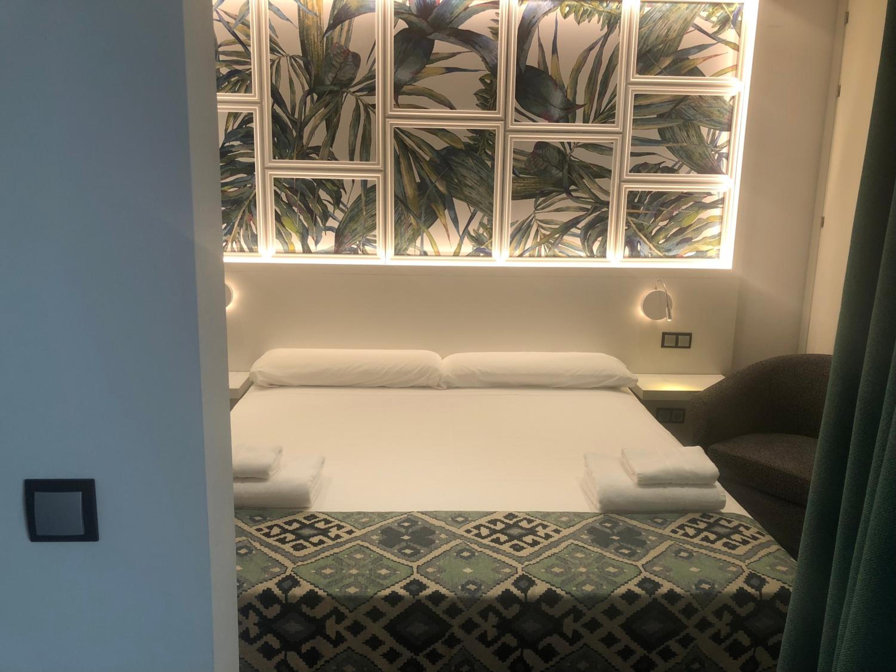 Deluxe Suite - Photo 23