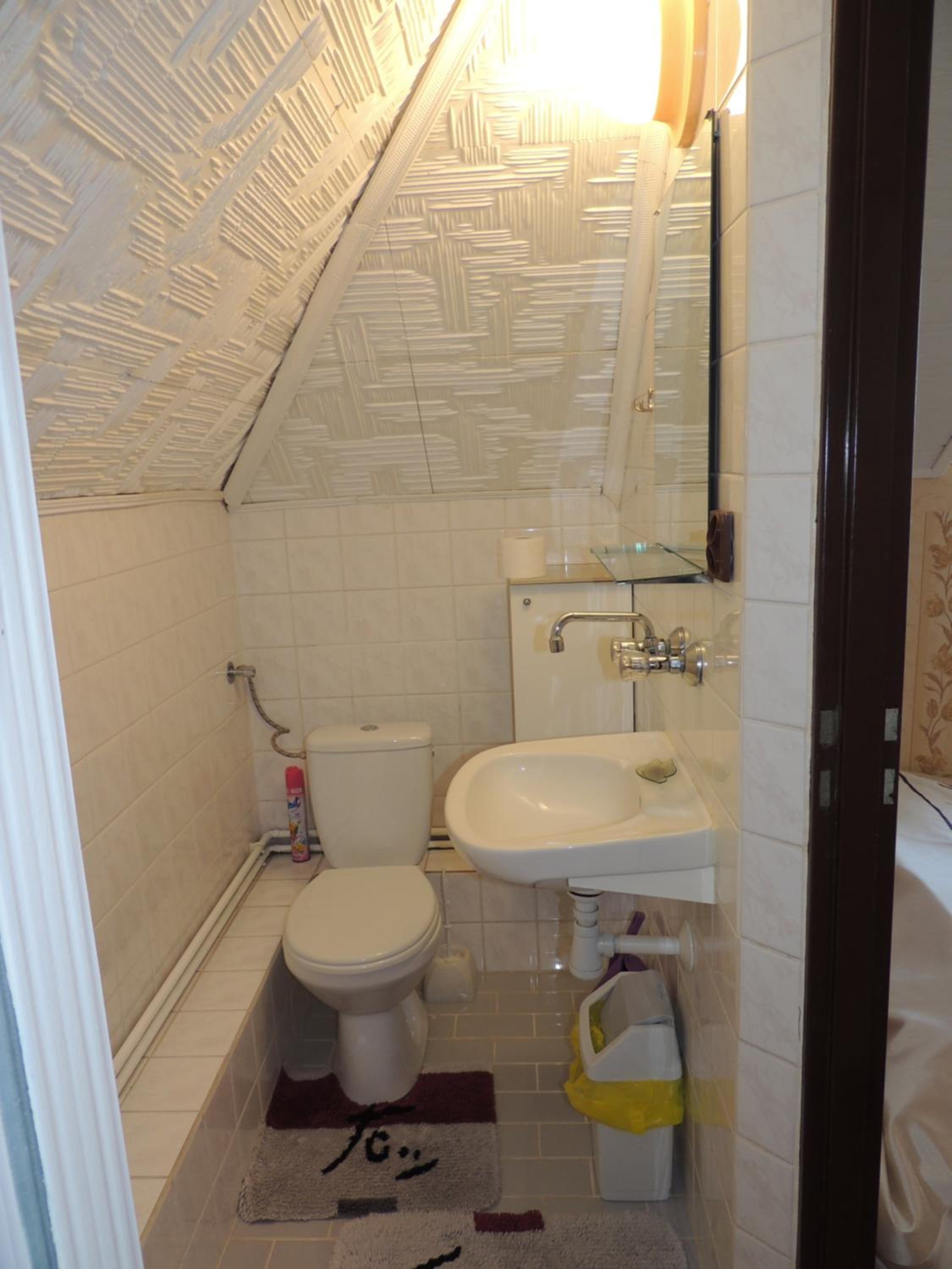 Quadruple Room with Private Bathroom photo 3