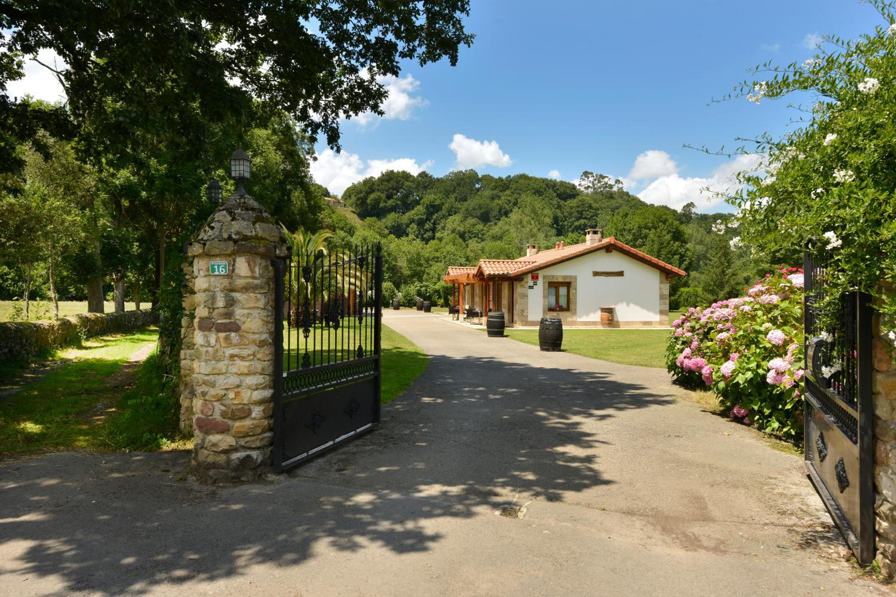 Villa photo 2