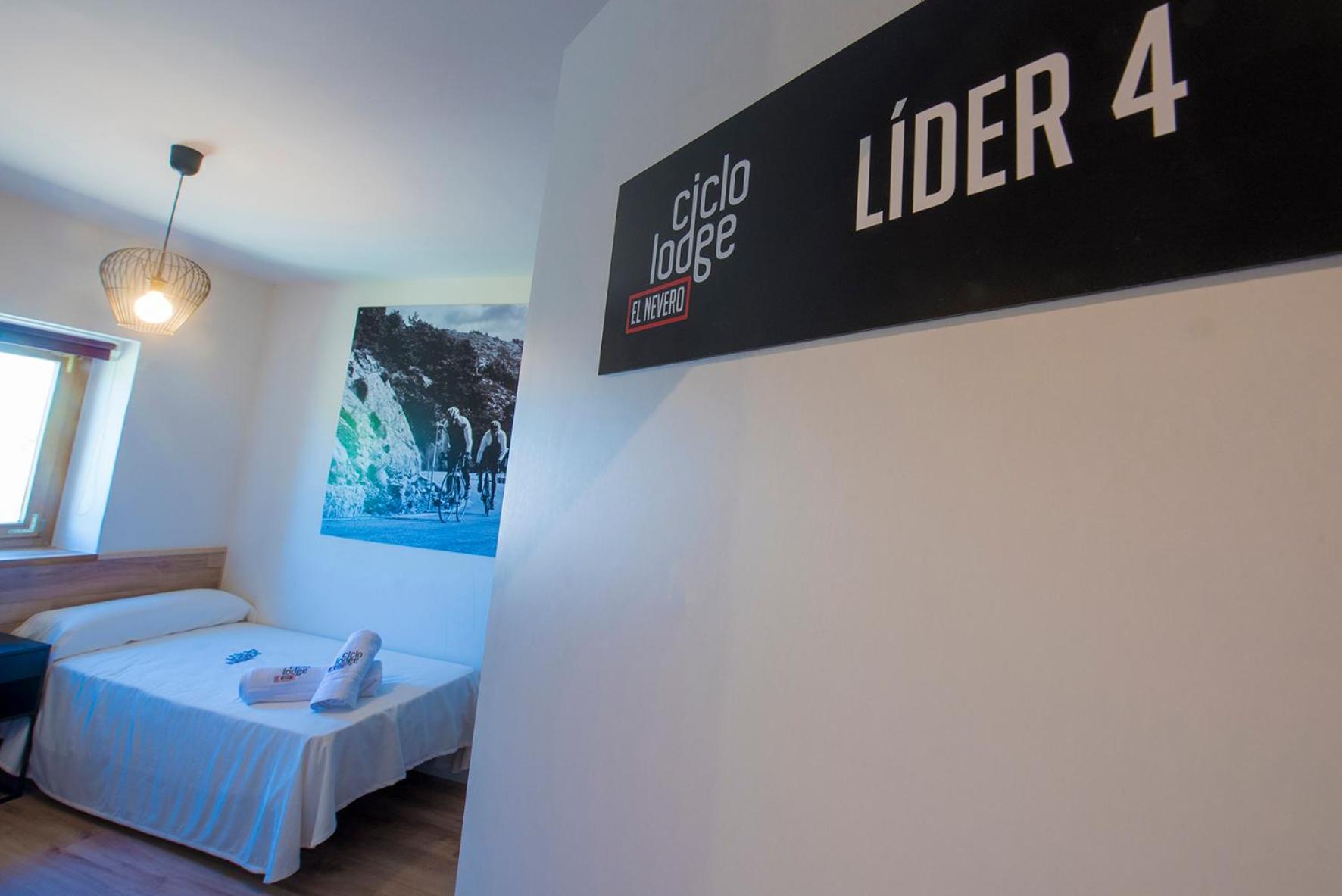 Suite with Mountain View - Photo 16