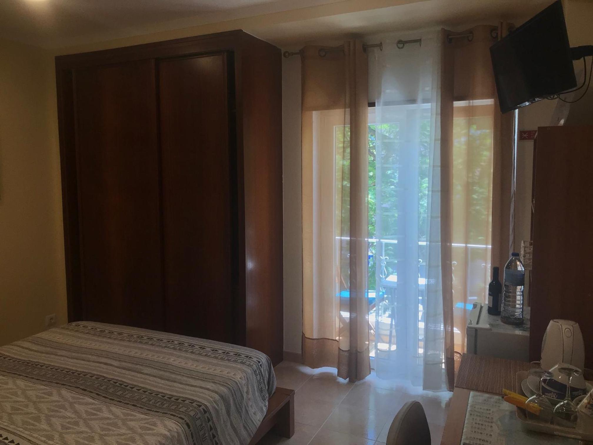 Suite with Balcony - Photo 17