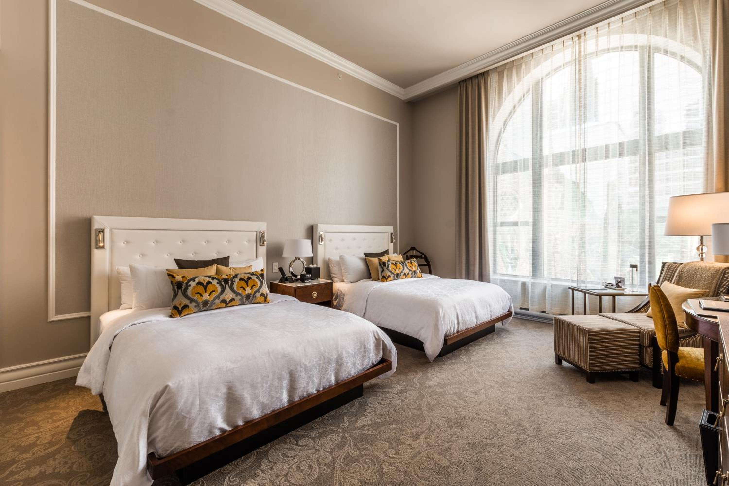 Classic Room 2 Queen Beds thumbnail 6
