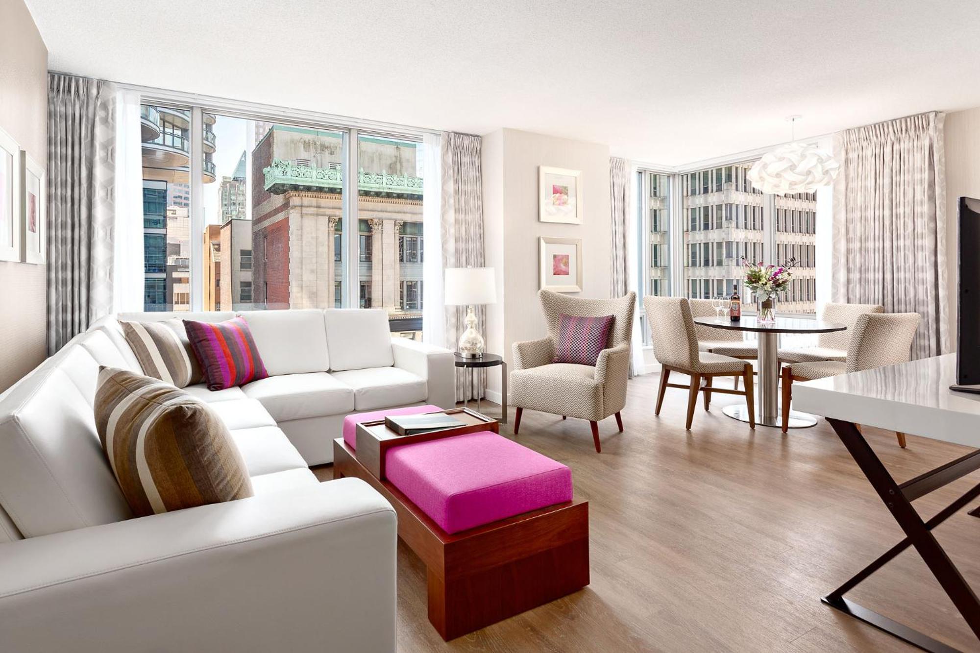 King Suite with City View - Photo 2