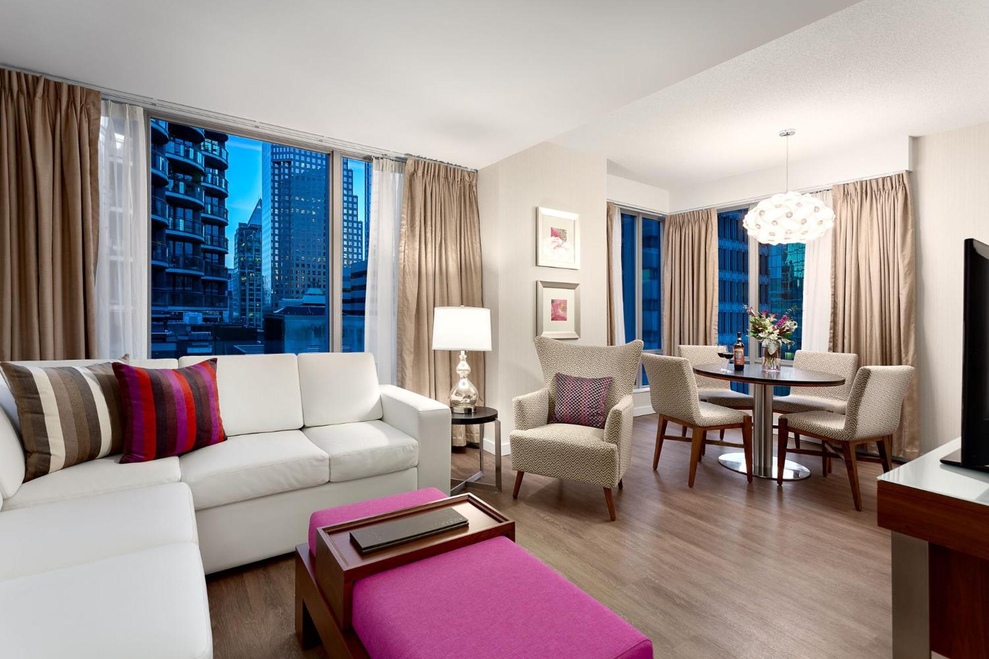 King Suite with City View - Photo 4