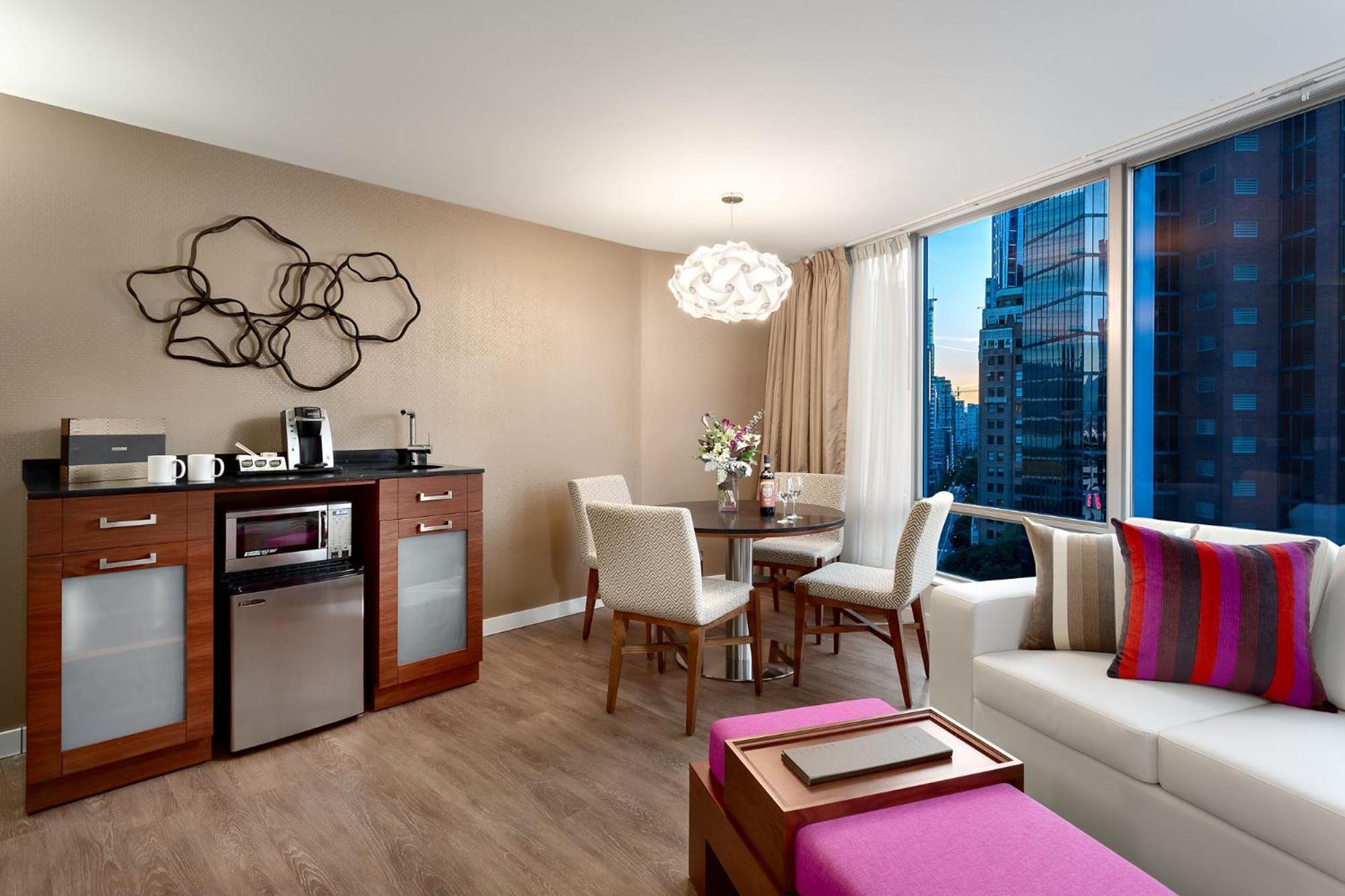 Executive King Suite with Harbor View - Photo 3