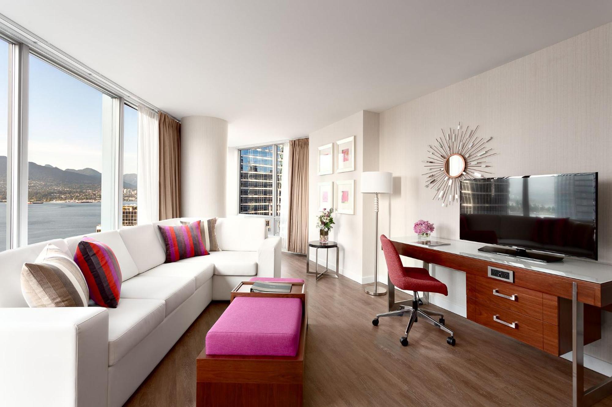Executive King Suite with Harbor View - Photo 4