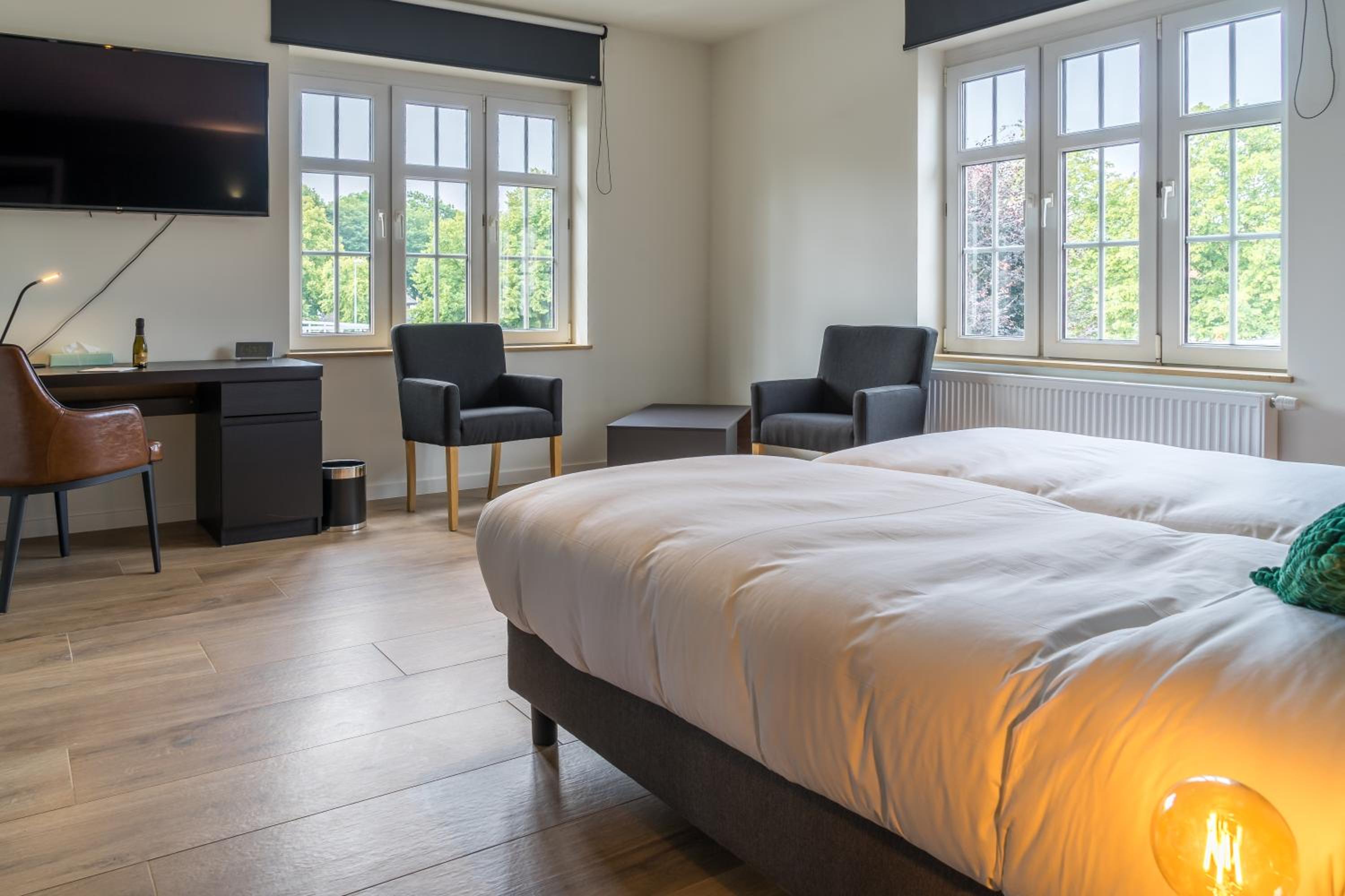 Superior Twin Room - Photo 8