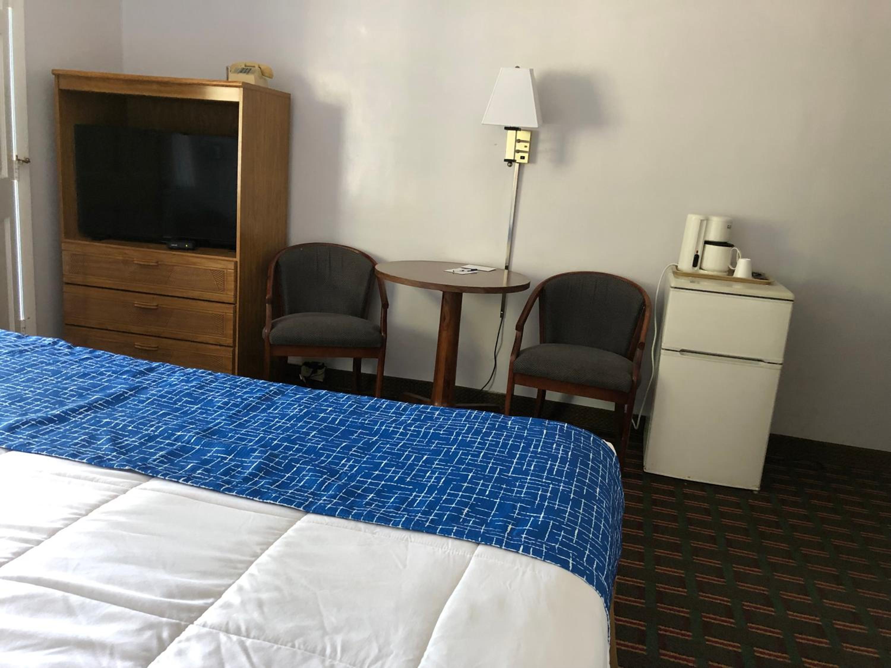 King Room- Non-Smoking - Photo 5