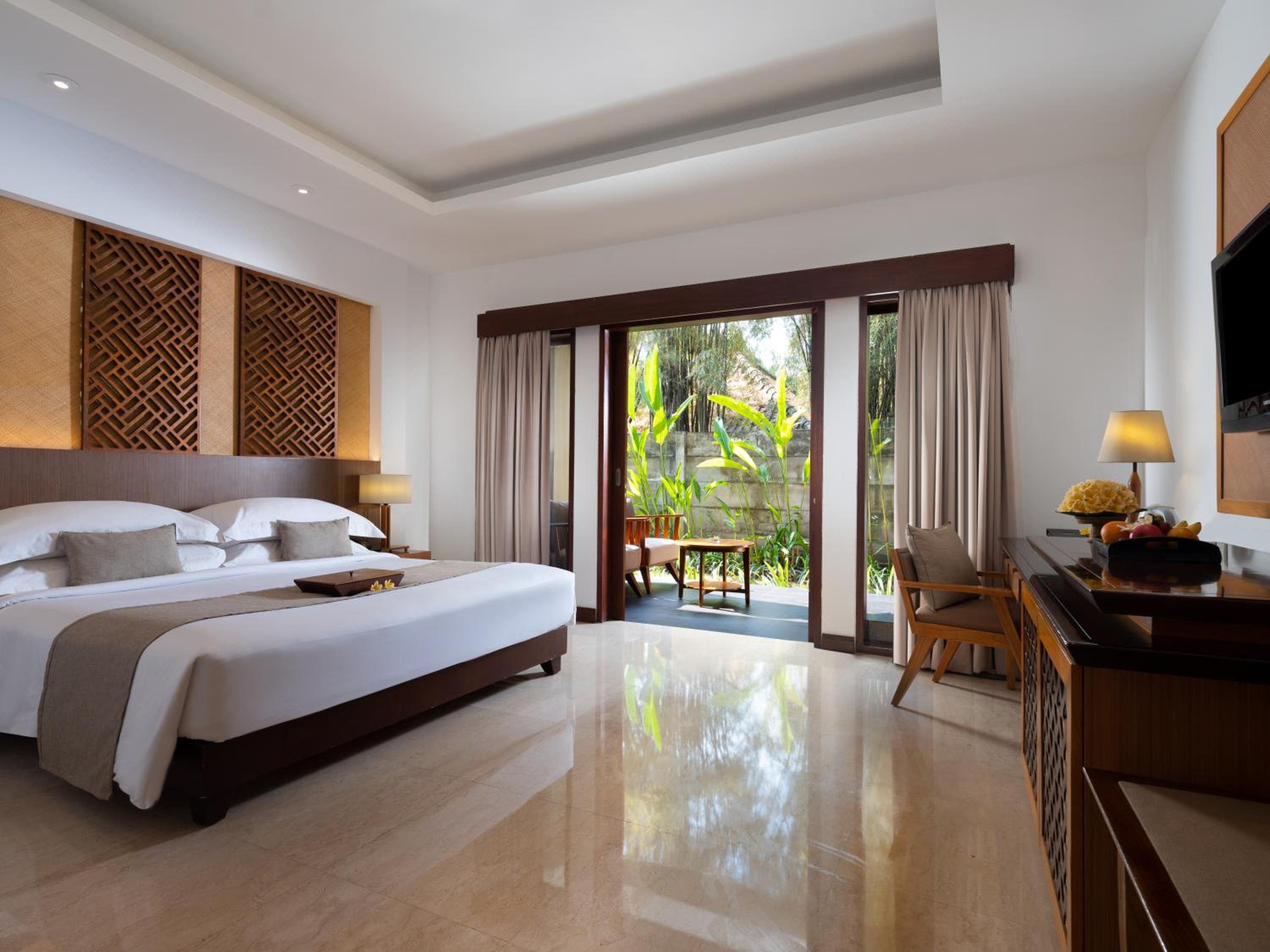 Classic Deluxe Room Double Bed with Daily Beers