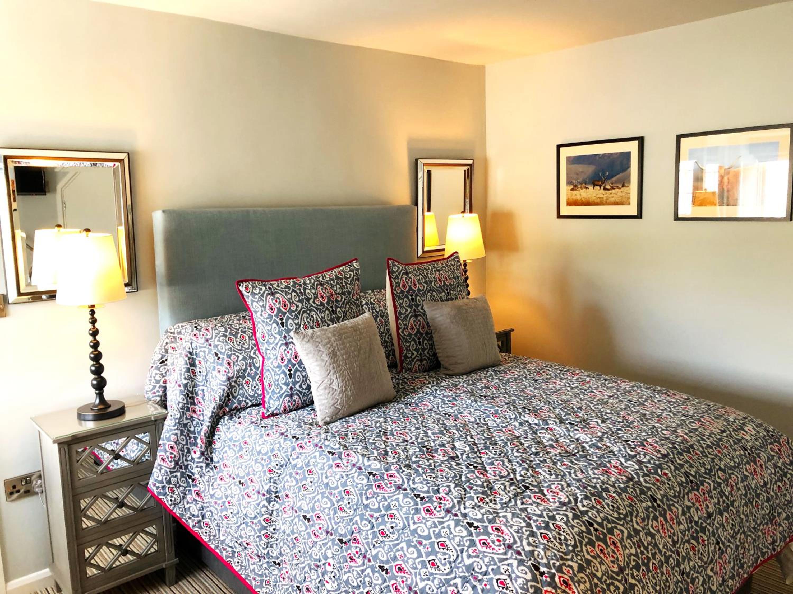 Deluxe King Room photo 1