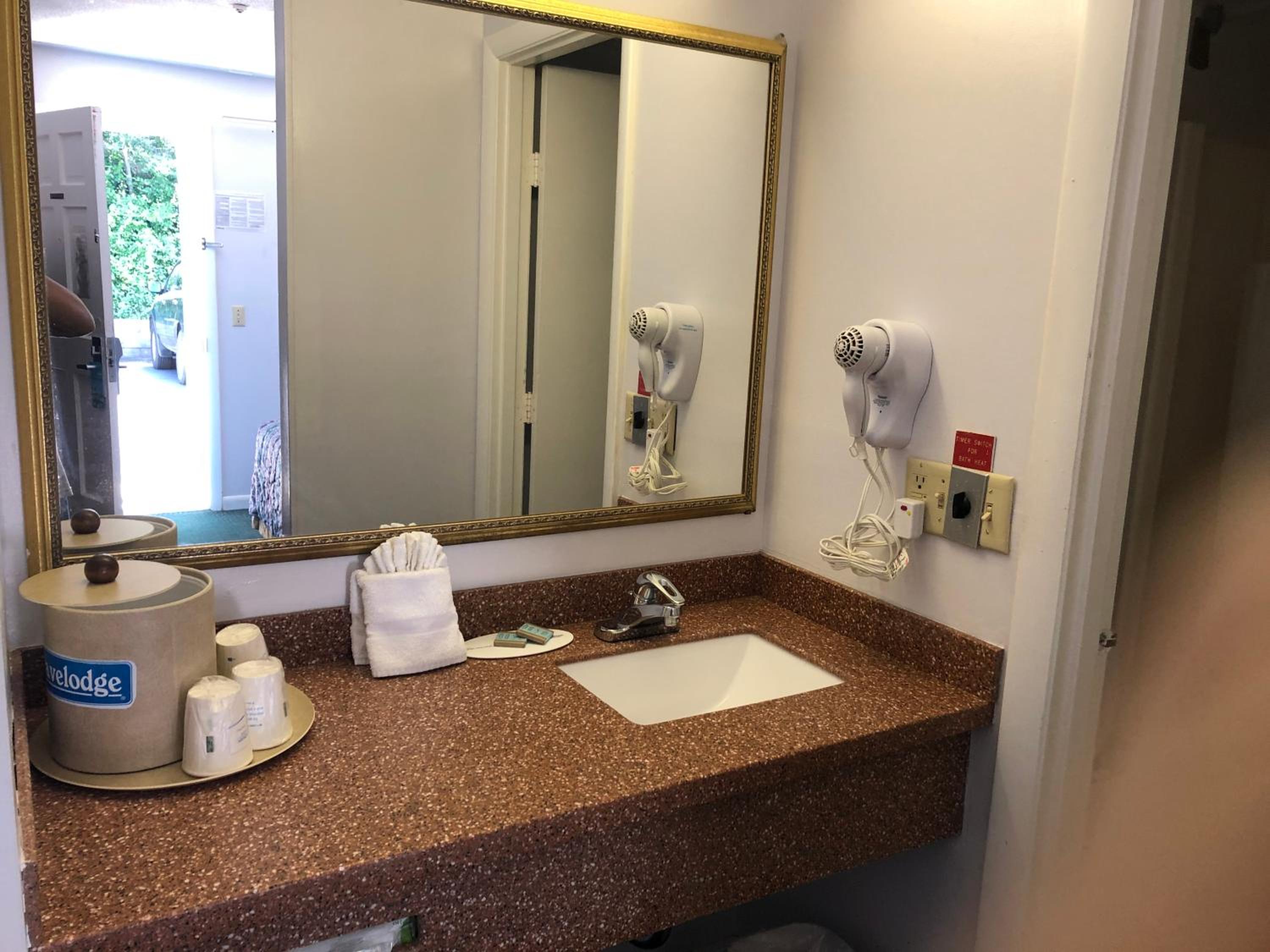 King Room- Non-Smoking - Photo 7