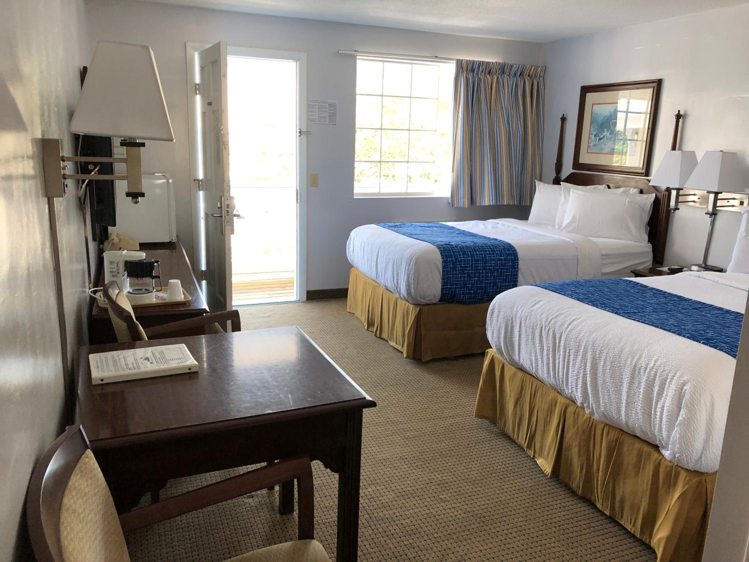 Deluxe Double Room with Two Double Beds - Non-Smoking - Photo 3