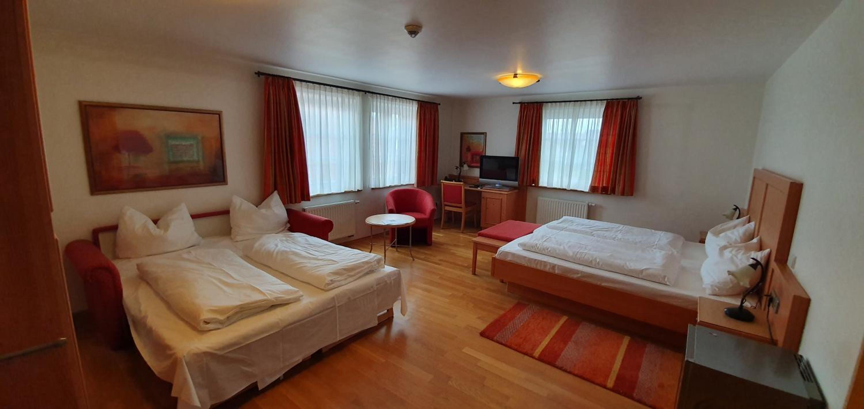 Quadruple Room with Shower - Photo 1