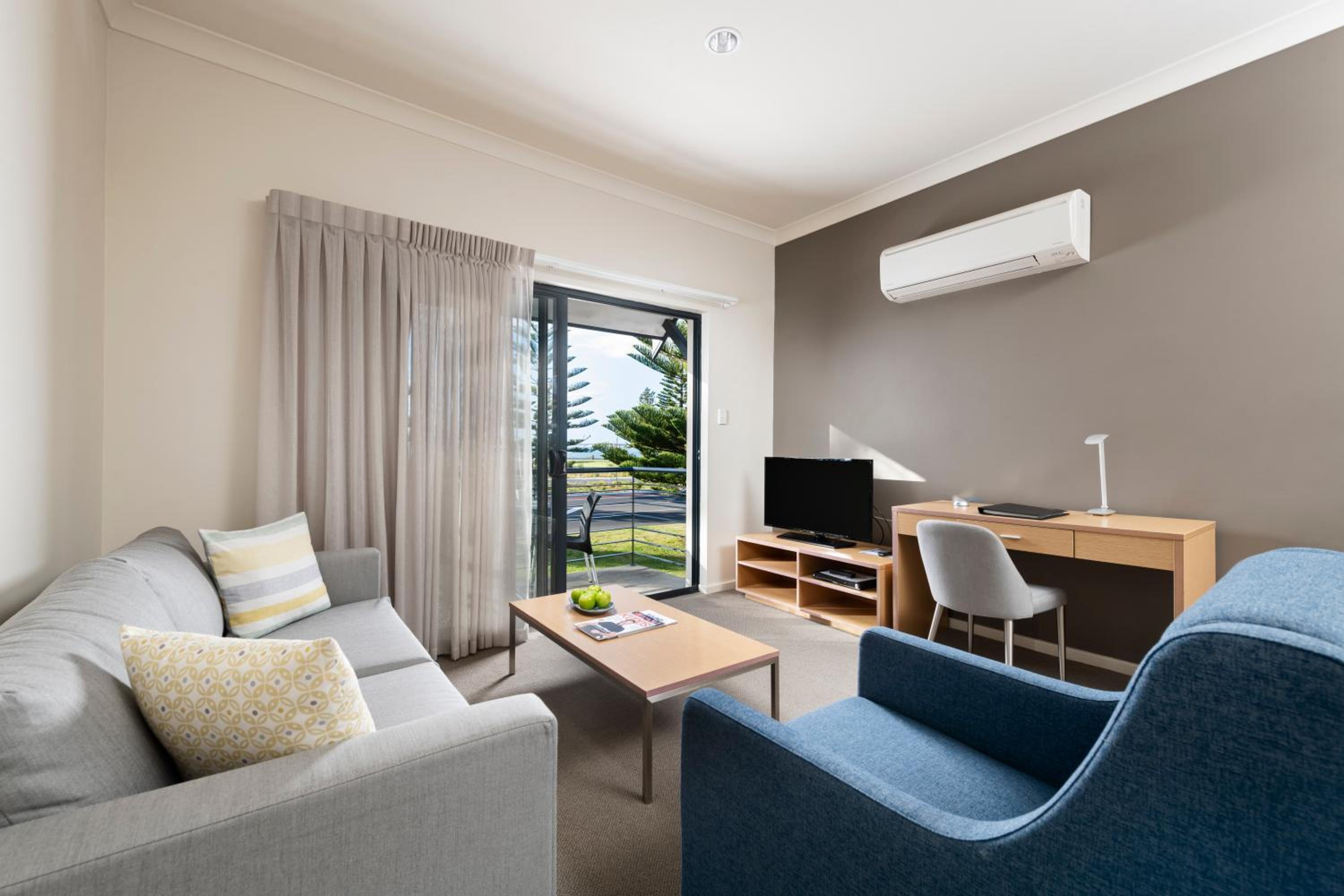 One-Bedroom Apartment - Photo 3