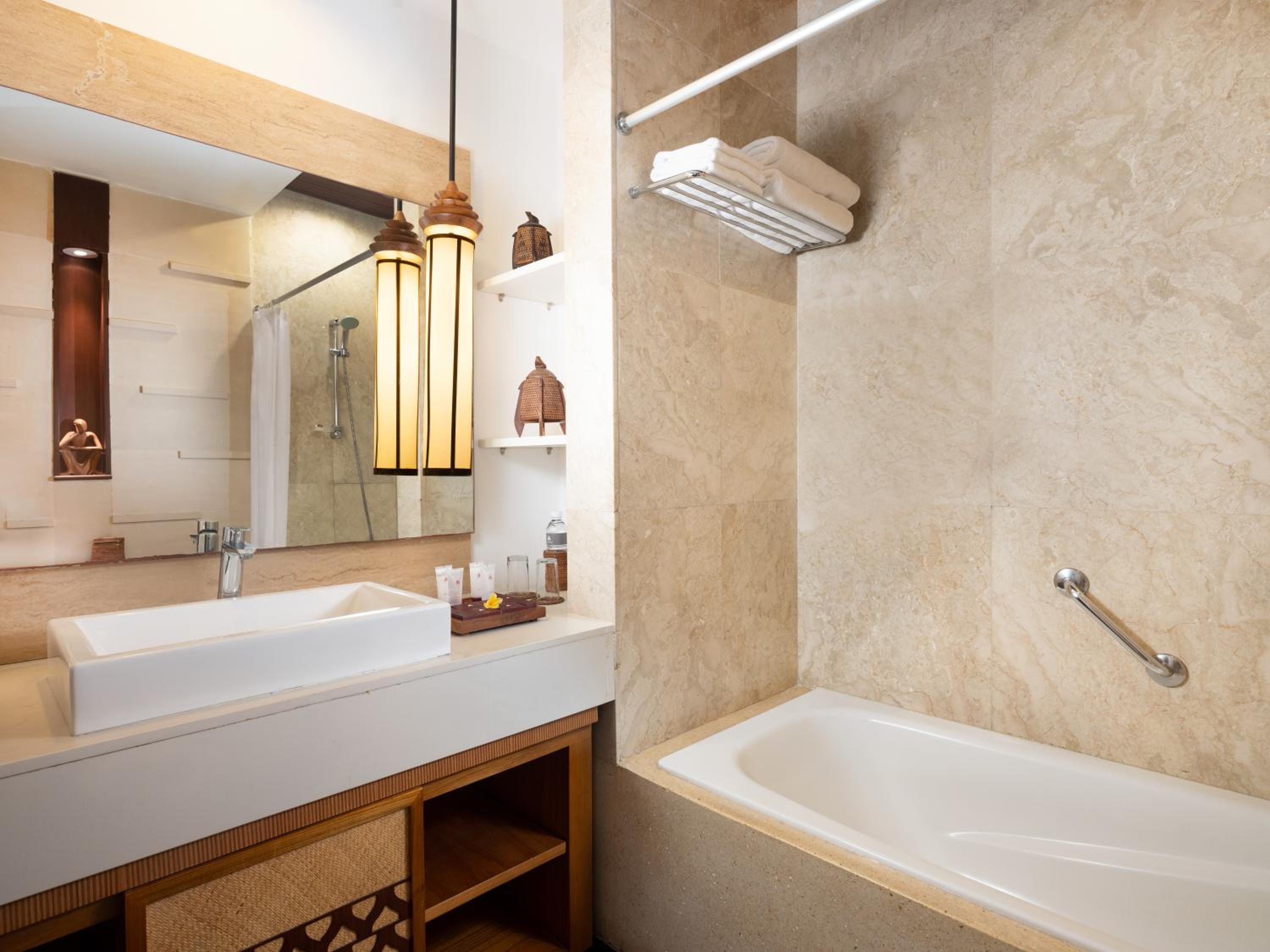Deluxe Room Twin Bed with One-Time Mini-bar photo 3