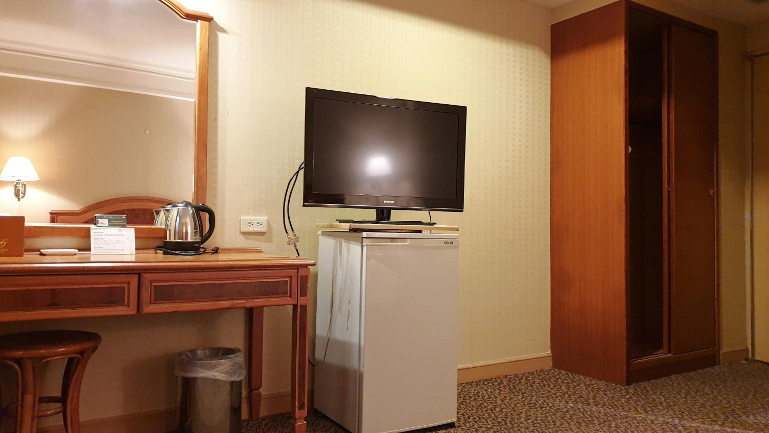 Standard Twin Room - Internal Window photo 3