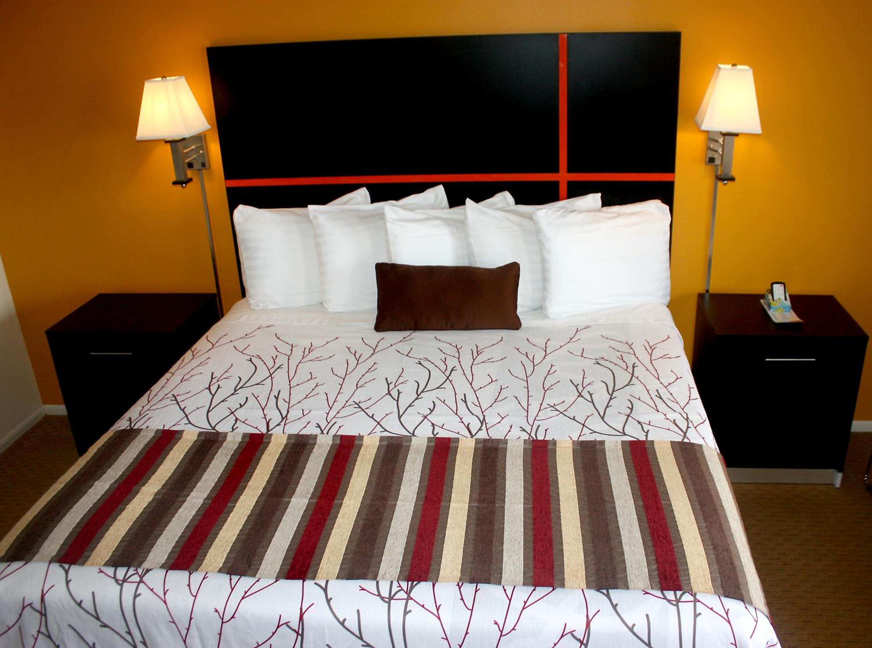 Deluxe Queen Room