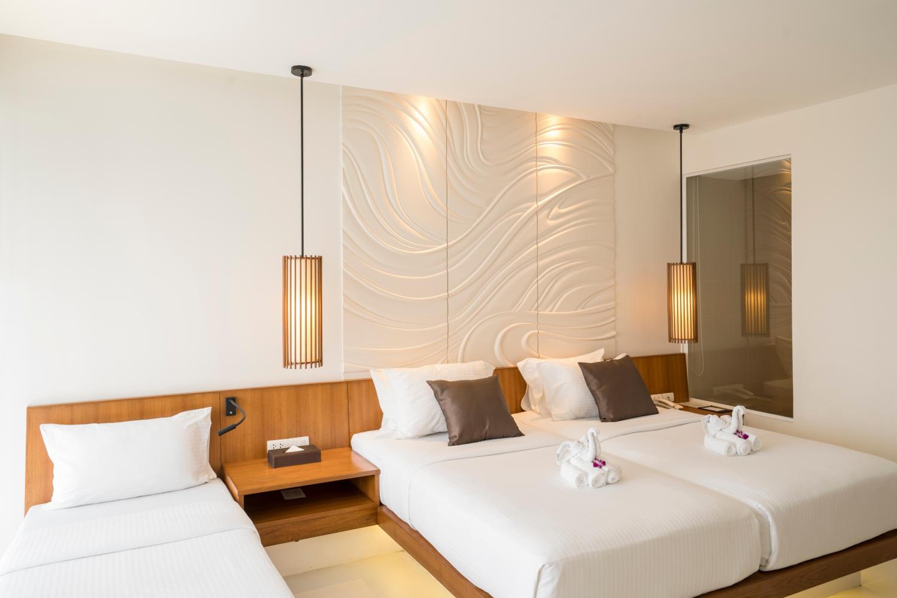 Deluxe Family Room with Balcony - Photo 9