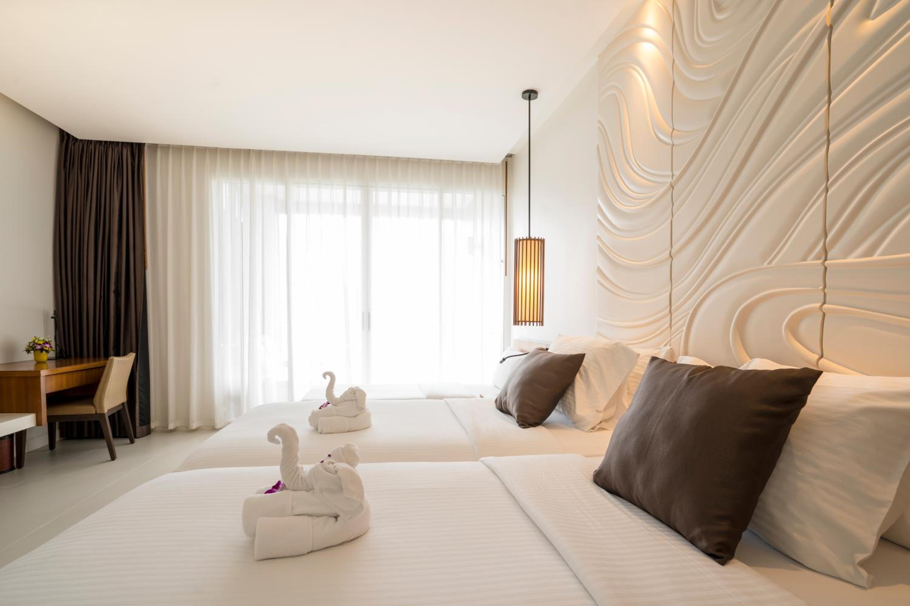 Deluxe Family Room with Balcony - Photo 6